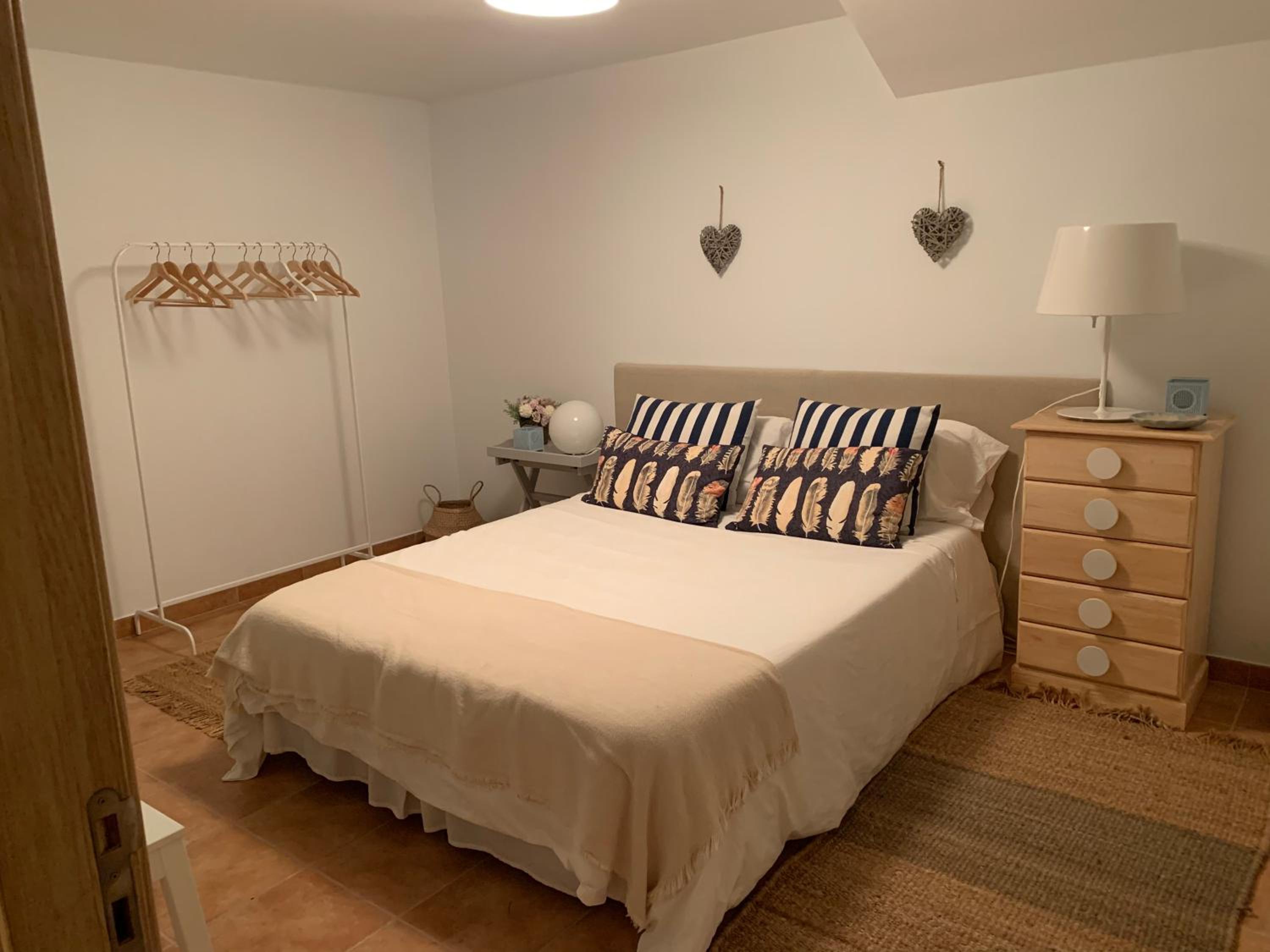 Five-Bedroom House - Photo 2