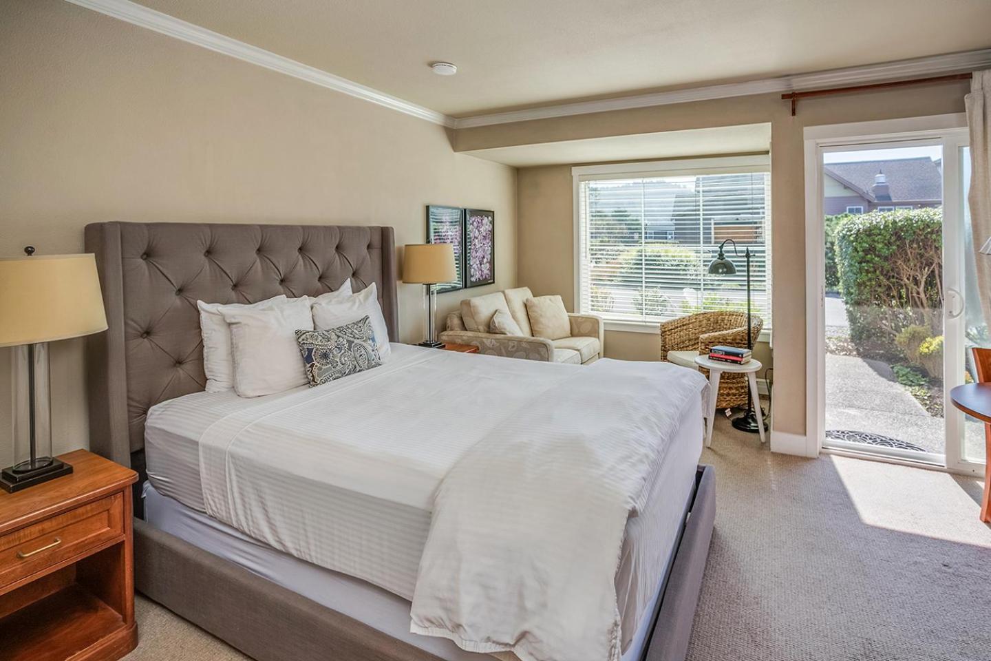 The Courtyard - Grand Queen (Children and Pet Friendly)