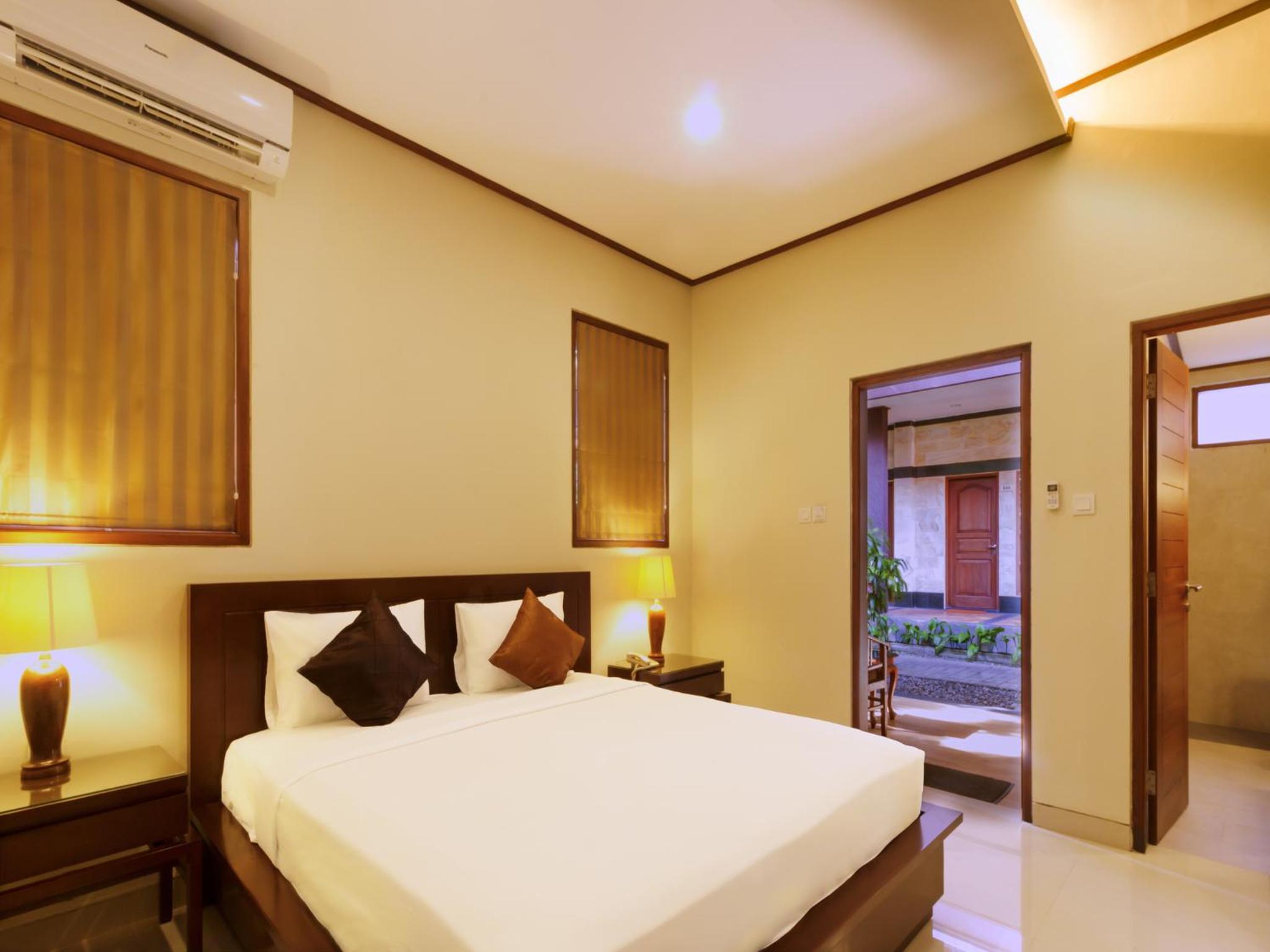 Deluxe Premiere Interconnecting Room with Pool View - Photo 1