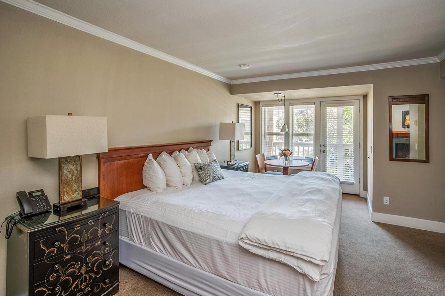 The Courtyard - Premier King (Children and Pet Friendly)