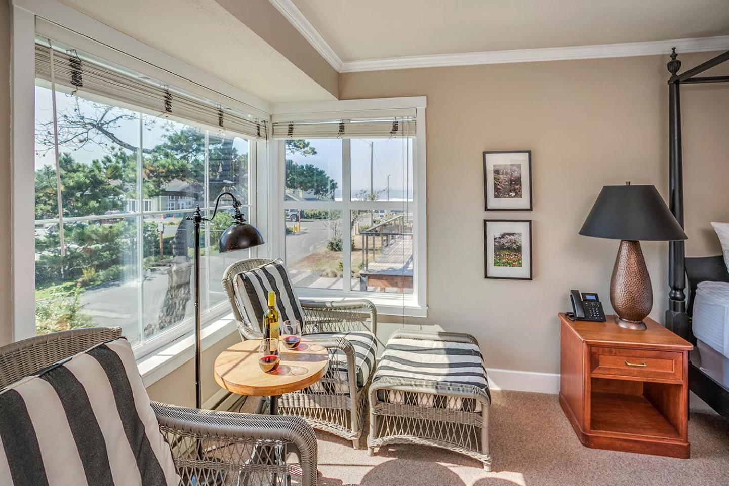 The Courtyard - Oceanview King (Children and Pet Friendly)