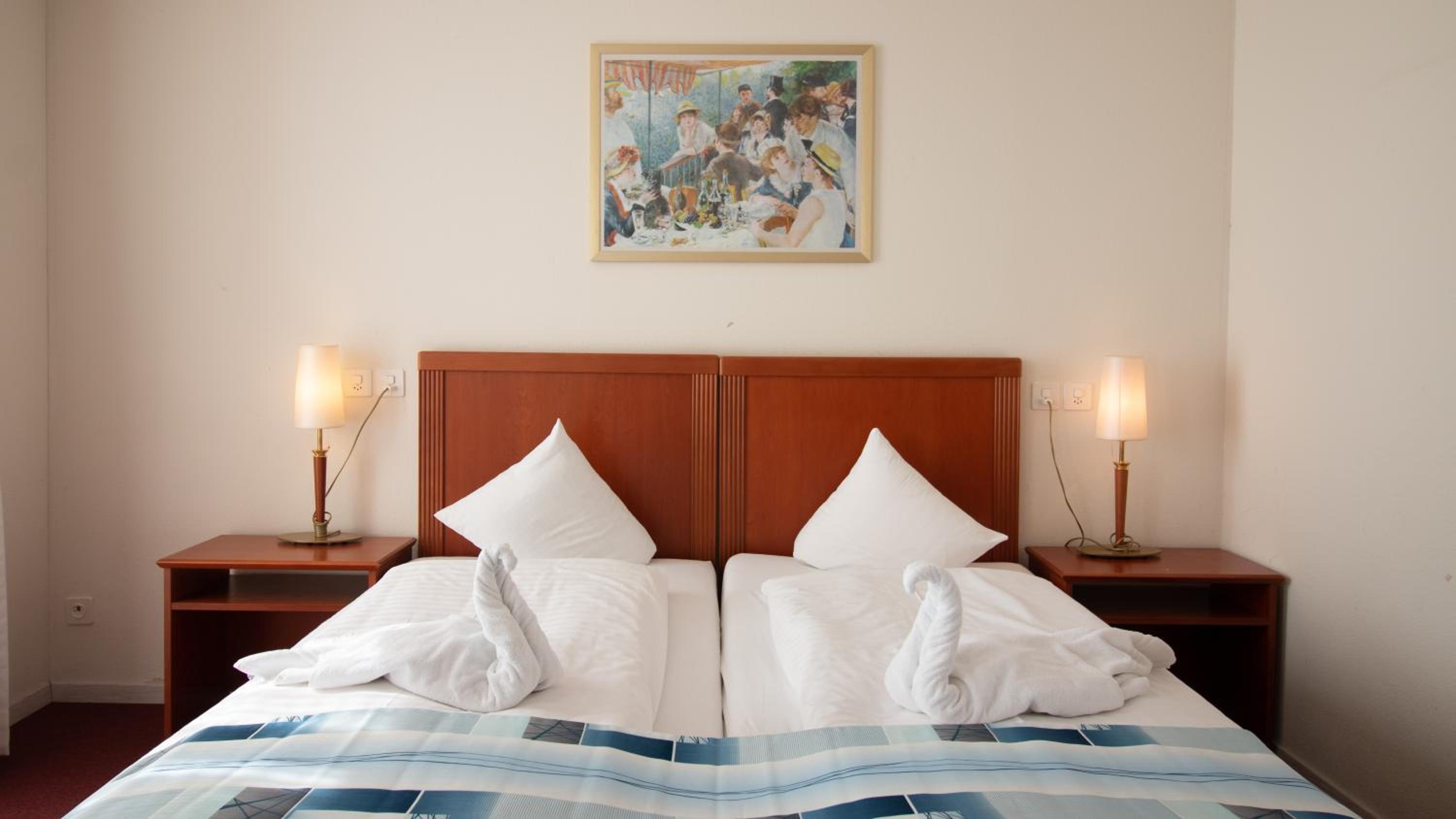 Double Room with Lake View - Photo 1