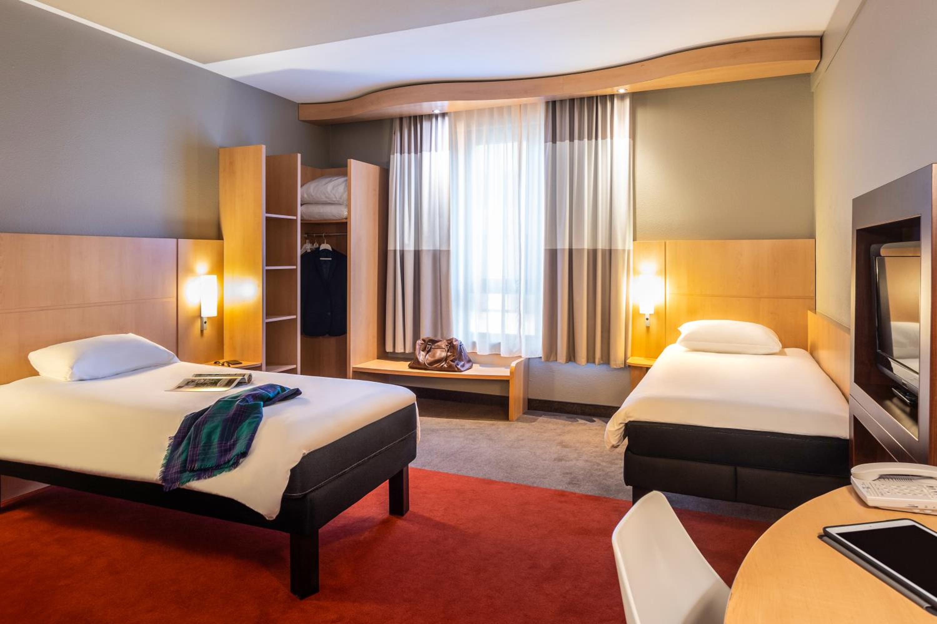 Double Room with Two Single Beds - Photo 5