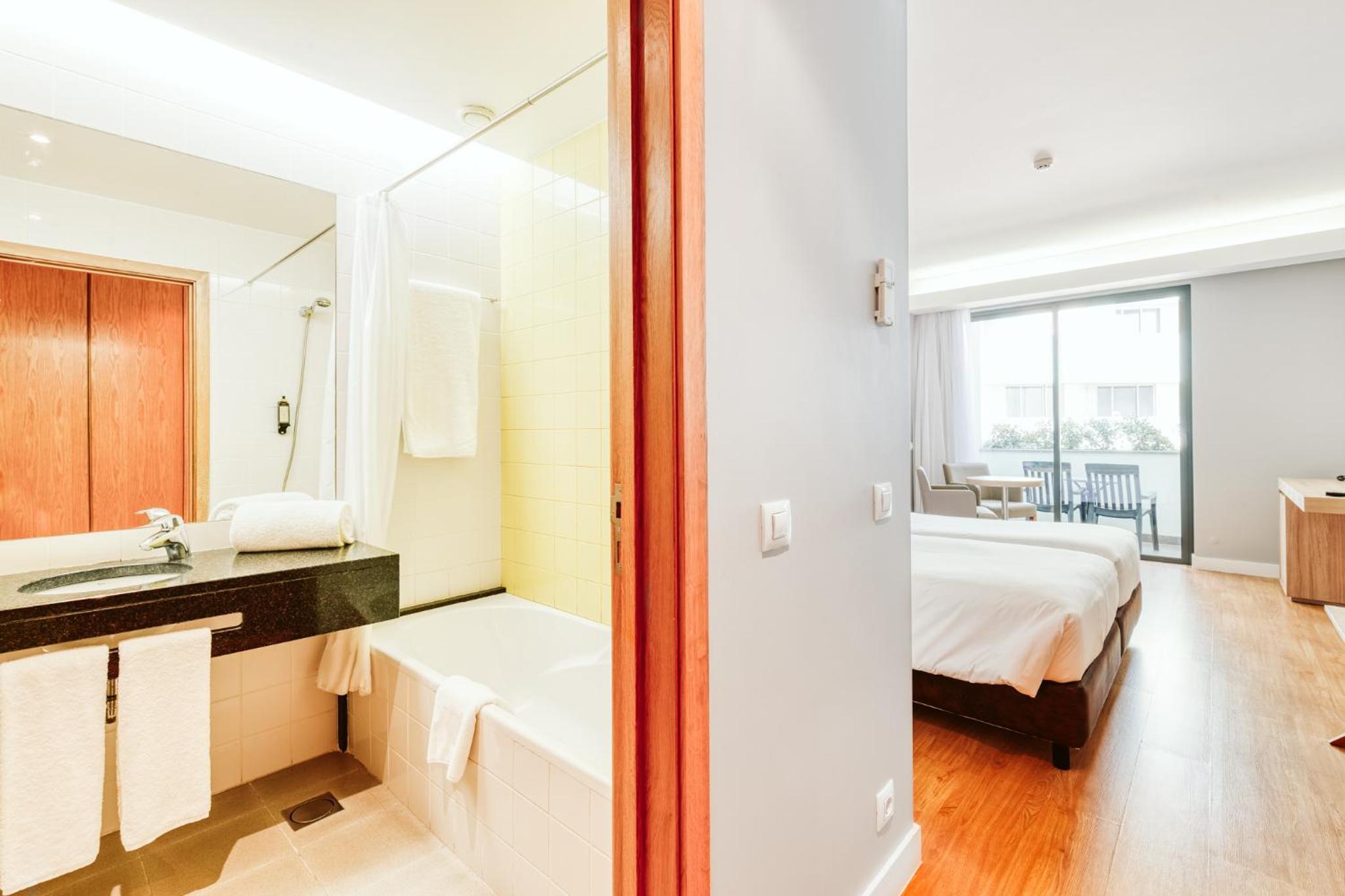 Classic Twin Room - Photo 2