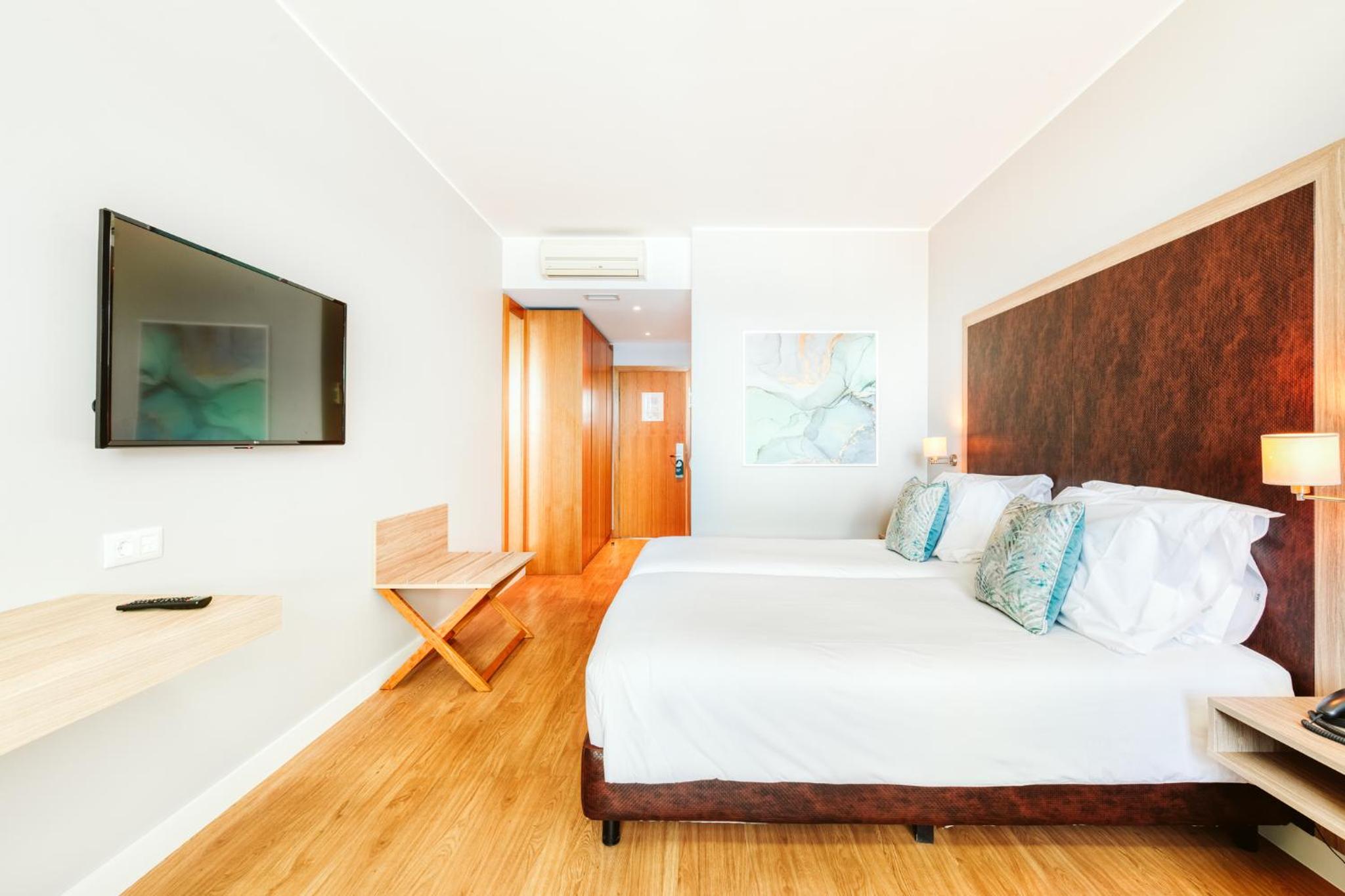 Classic Twin Room - Photo 4