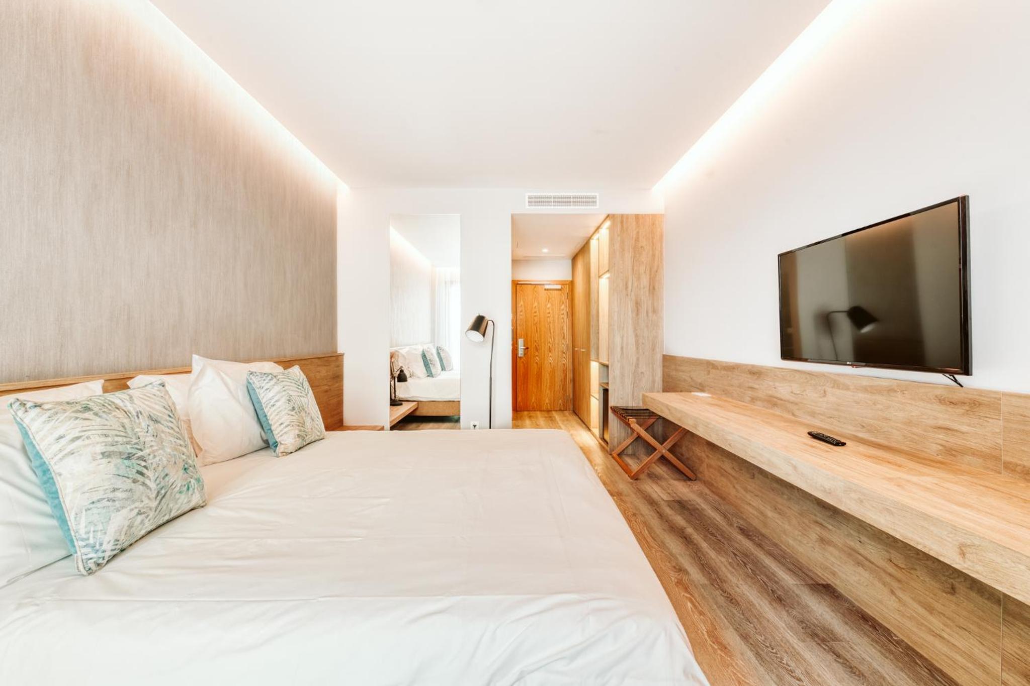 Deluxe Double Room - Photo 19
