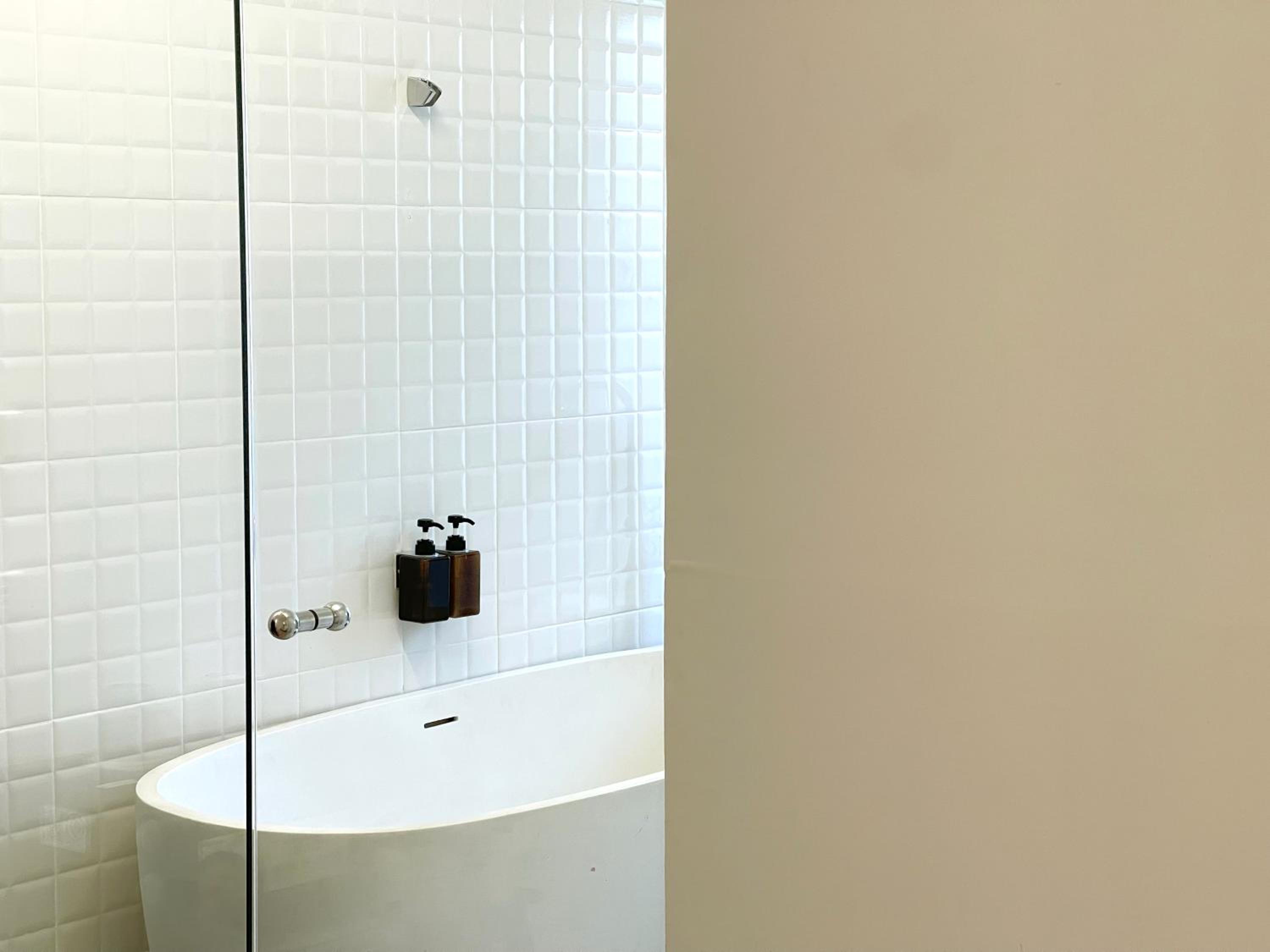 Deluxe Double Room with Bath - Photo 3