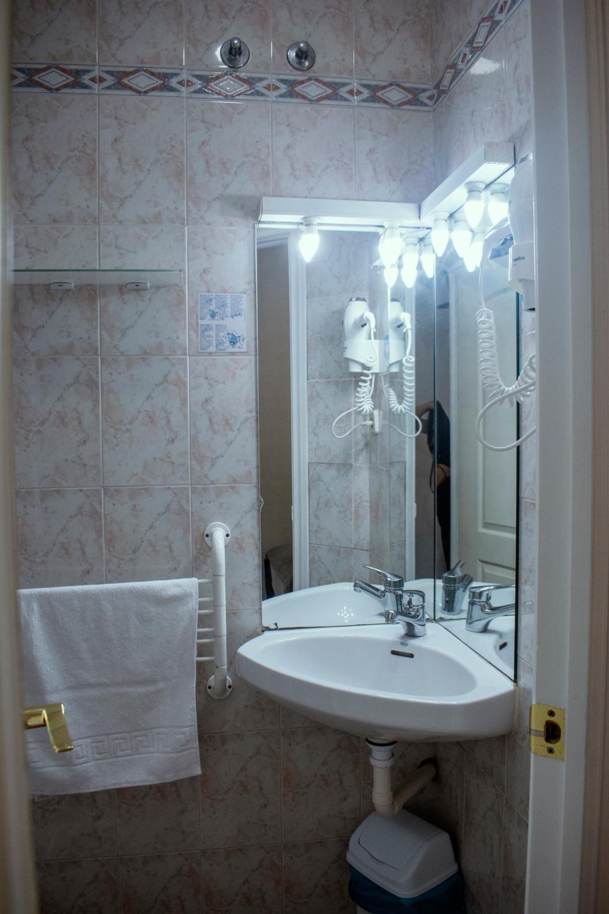 Single Room photo 2