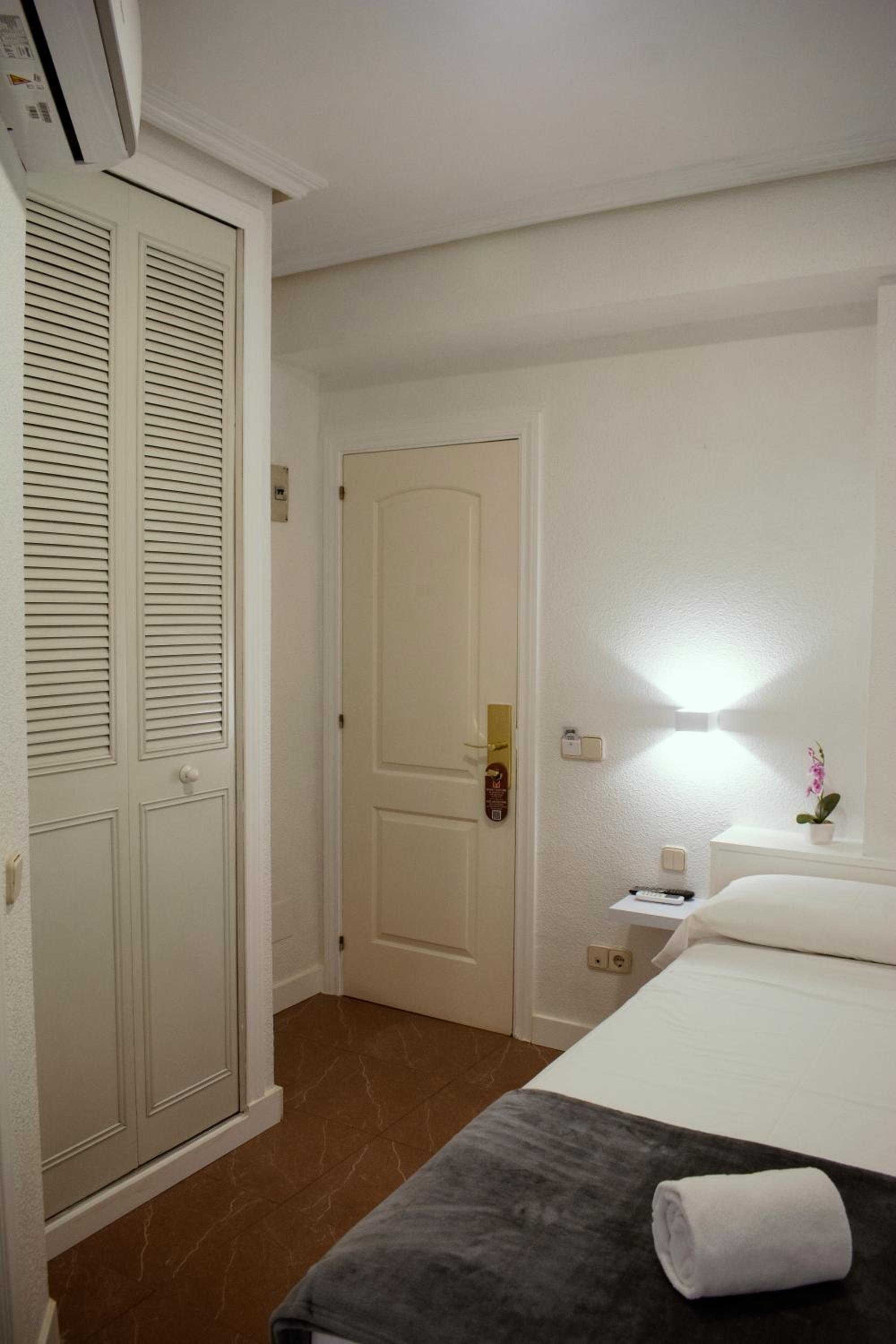 Single Room photo 3