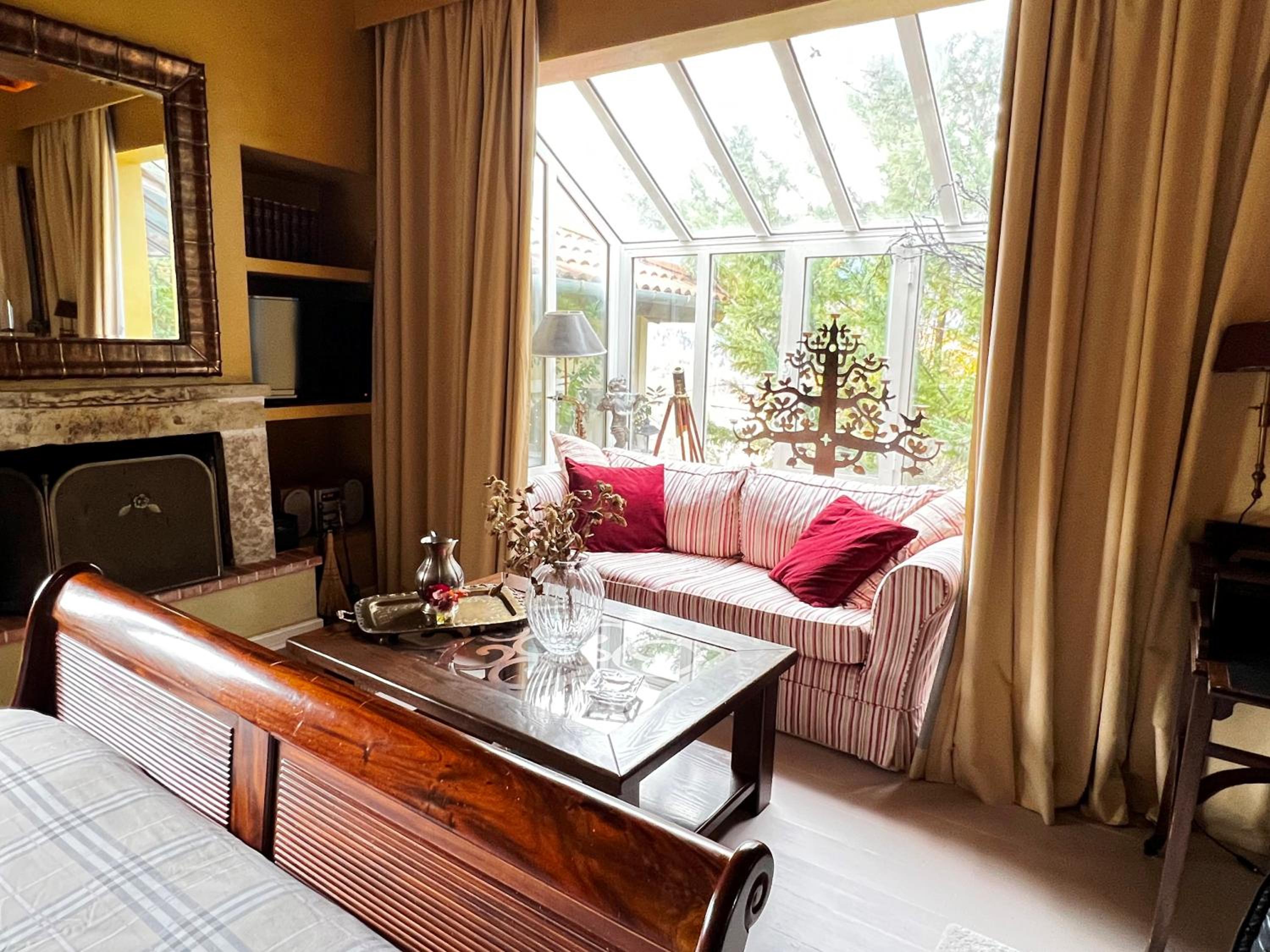 Superior King Suite photo 2