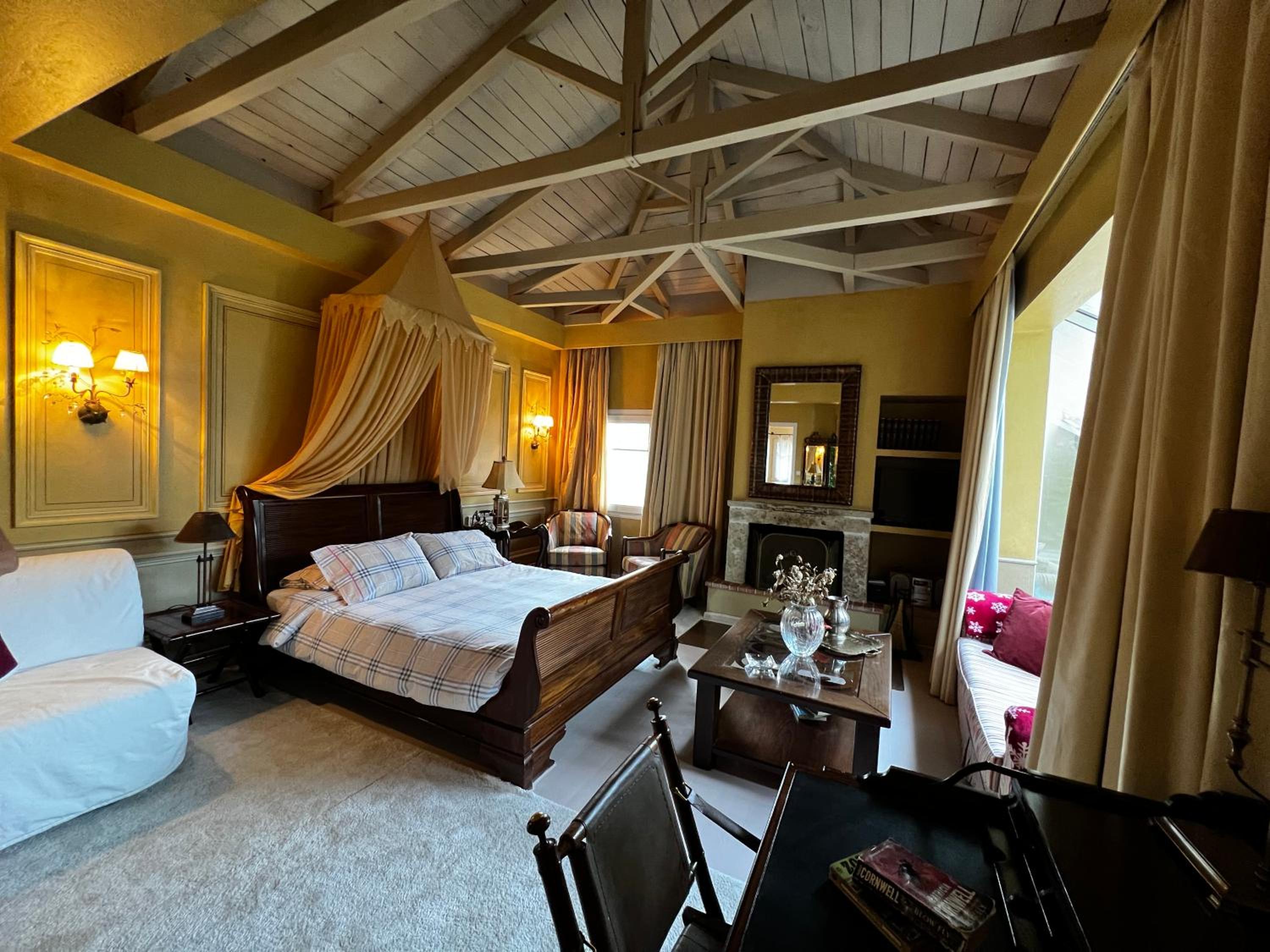Superior King Suite photo 3