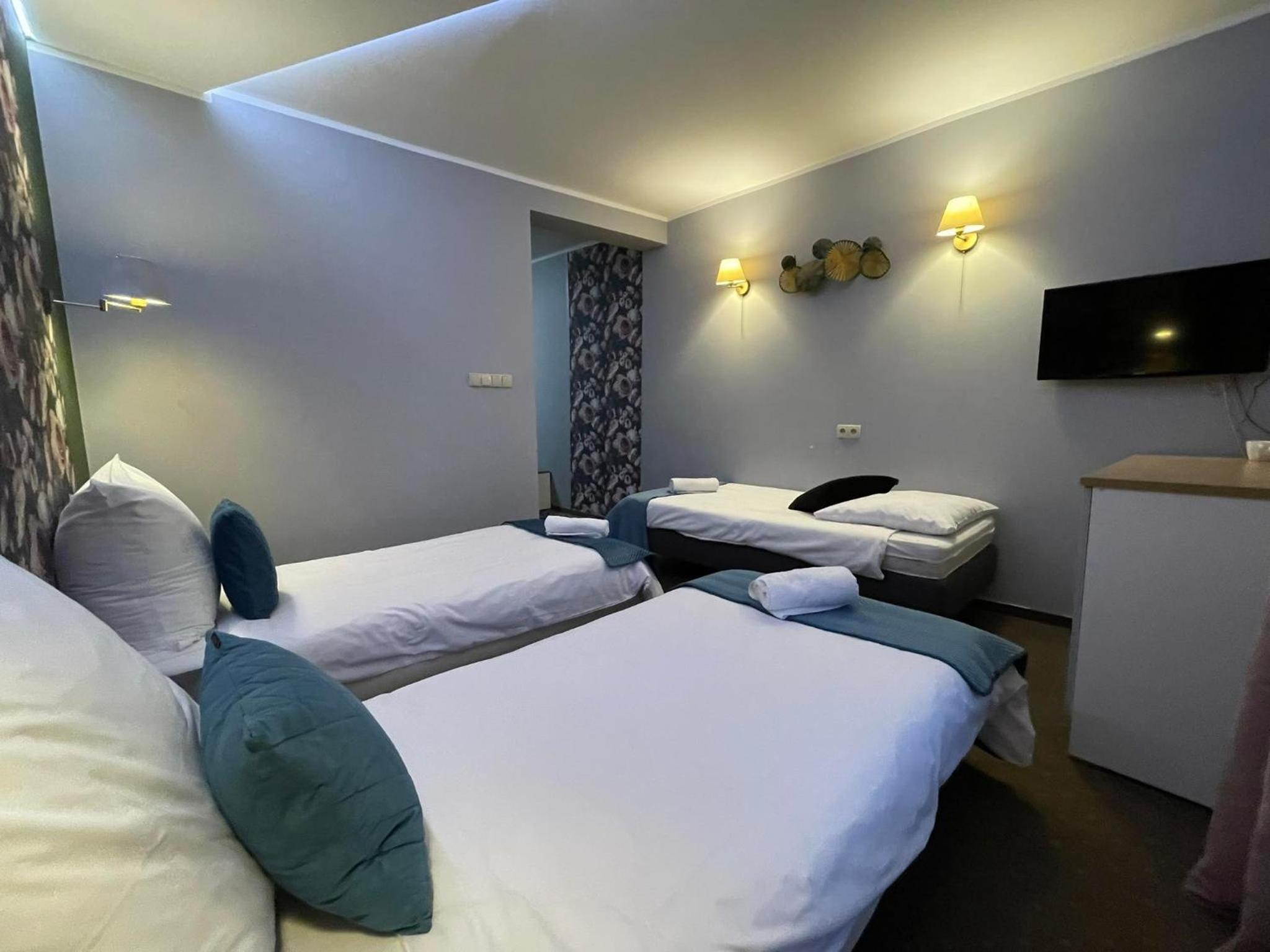 Triple Room with Bathroom - Photo 3