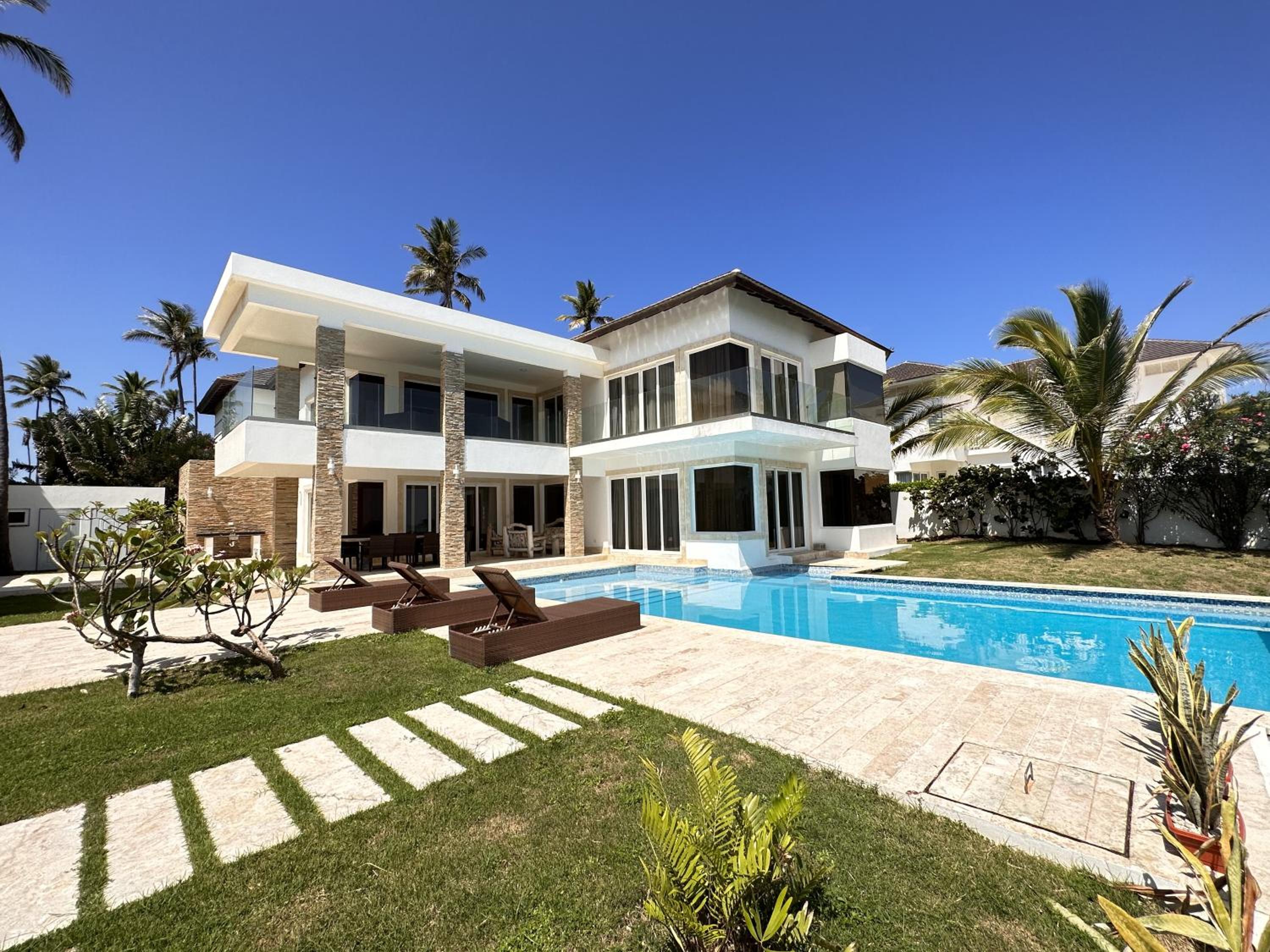Amber Six Bedroom Villa - Photo 2