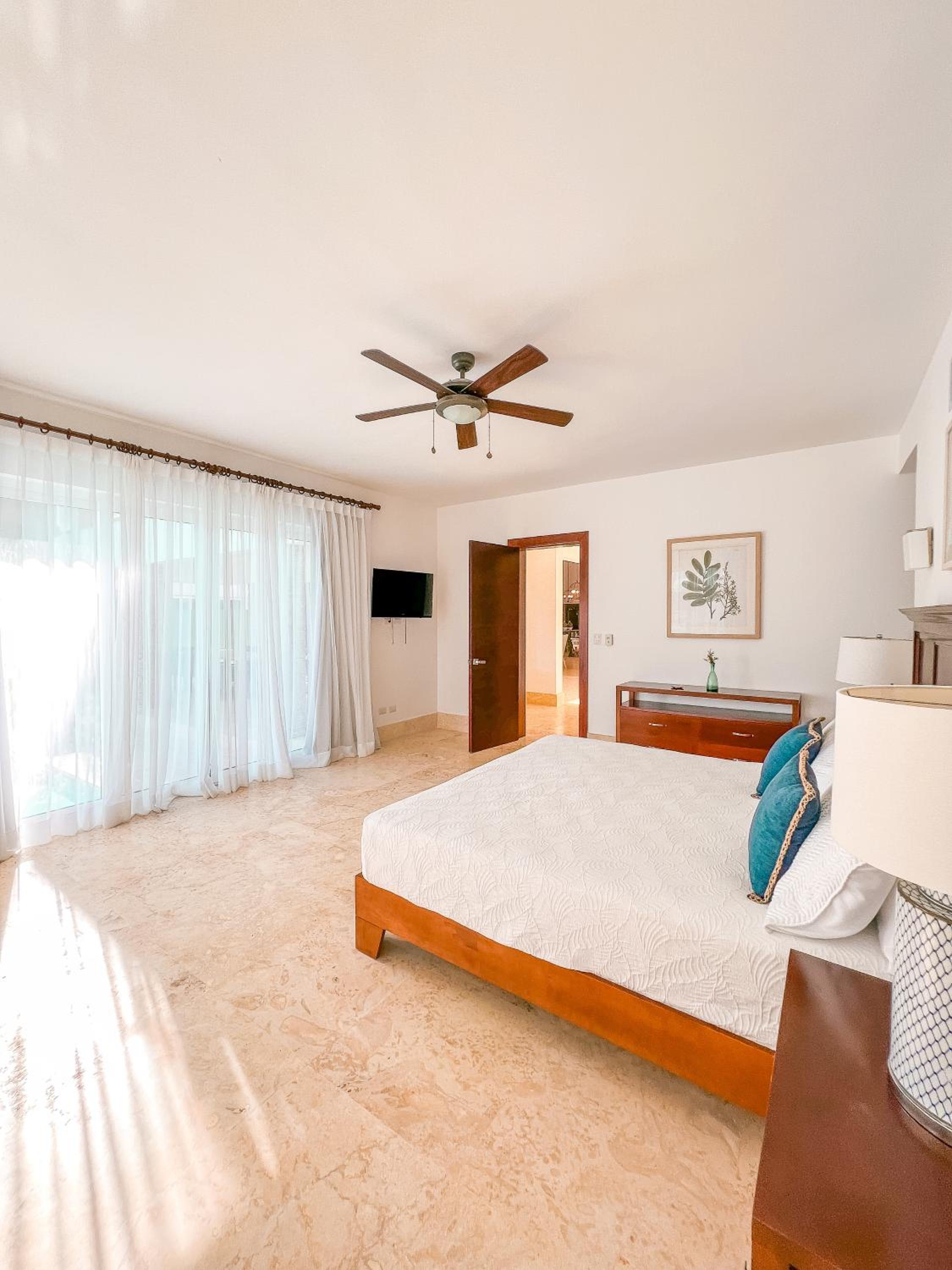 Amber Six Bedroom Villa - Photo 3