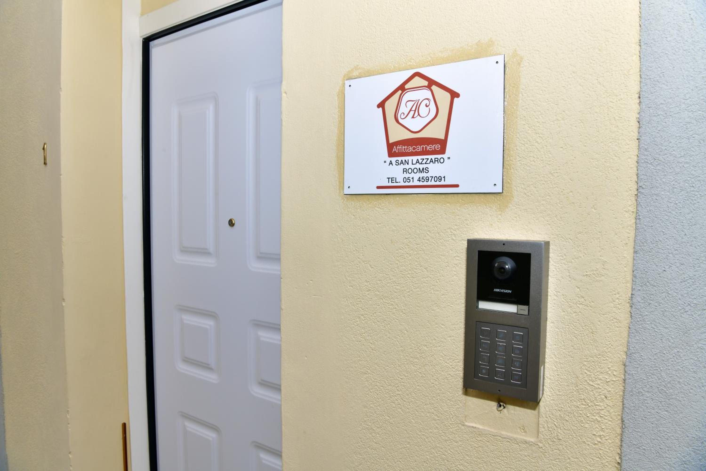 Double Room with Private Bathroom - Photo 14