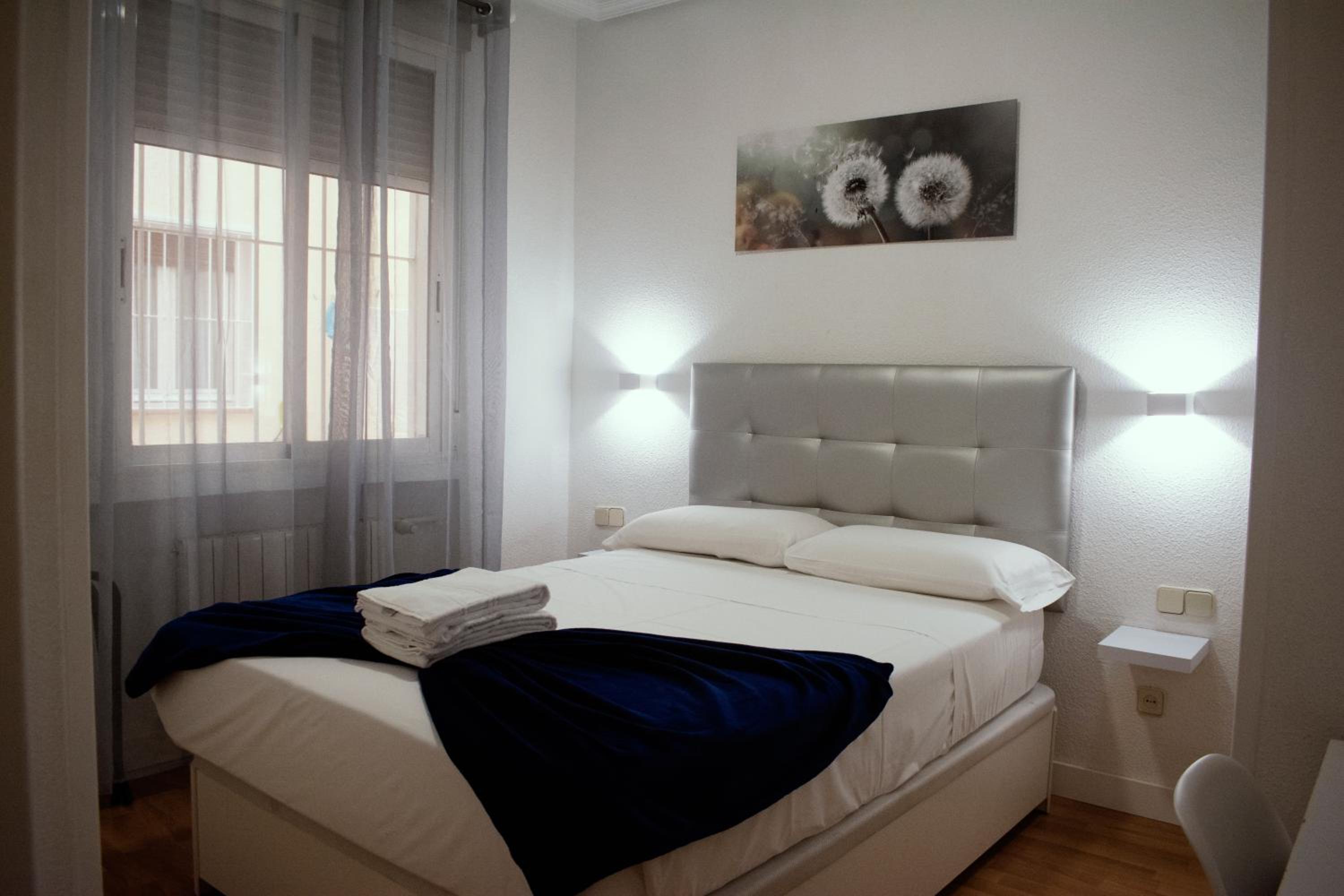 Double Room with Private Bathroom - Photo 8
