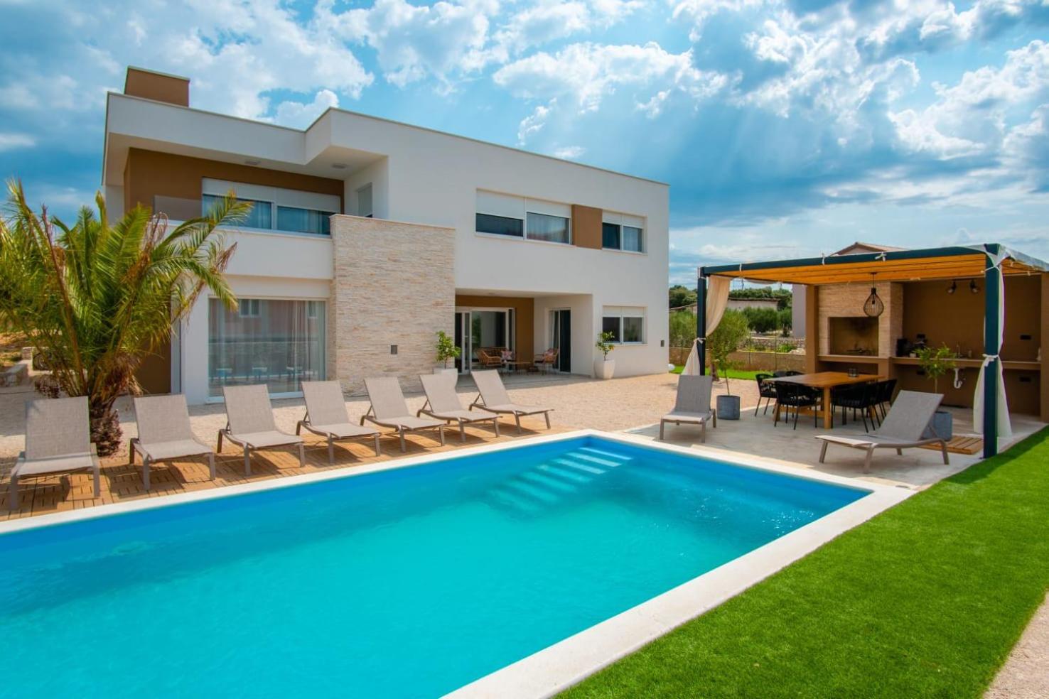 Villa photo 2