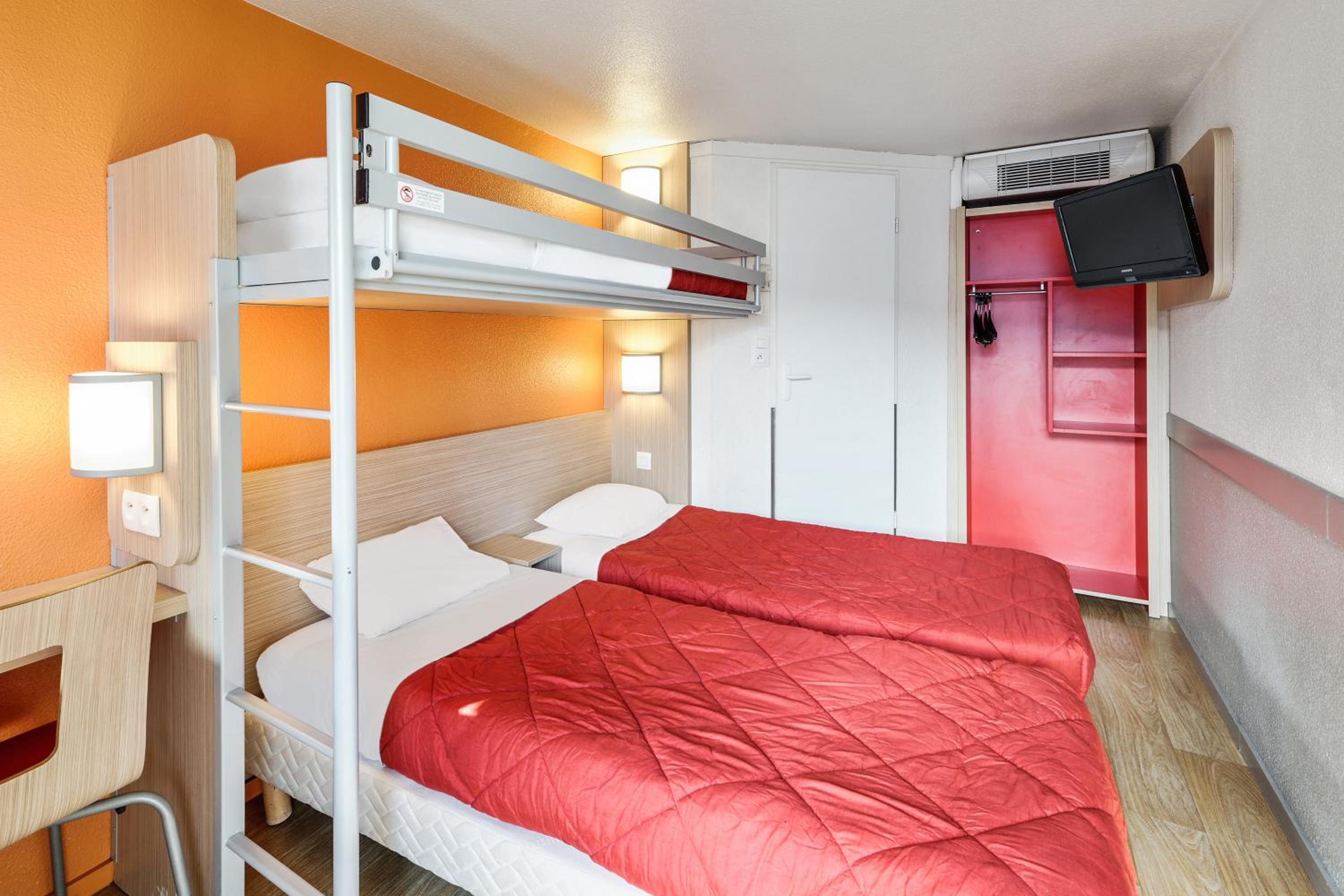 Triple Room with 3 Single Beds - Photo 6