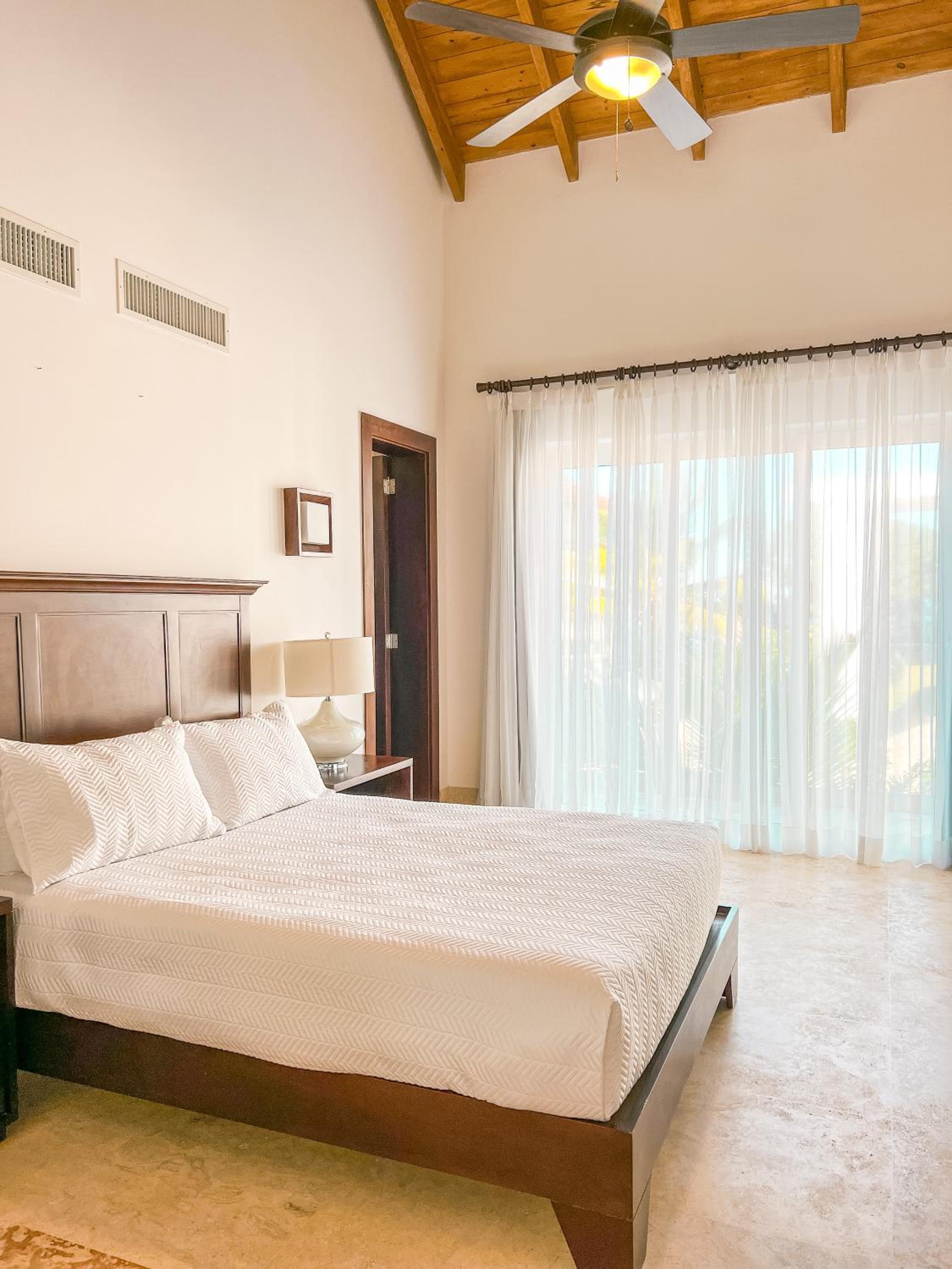 Amber Six Bedroom Villa - Photo 4