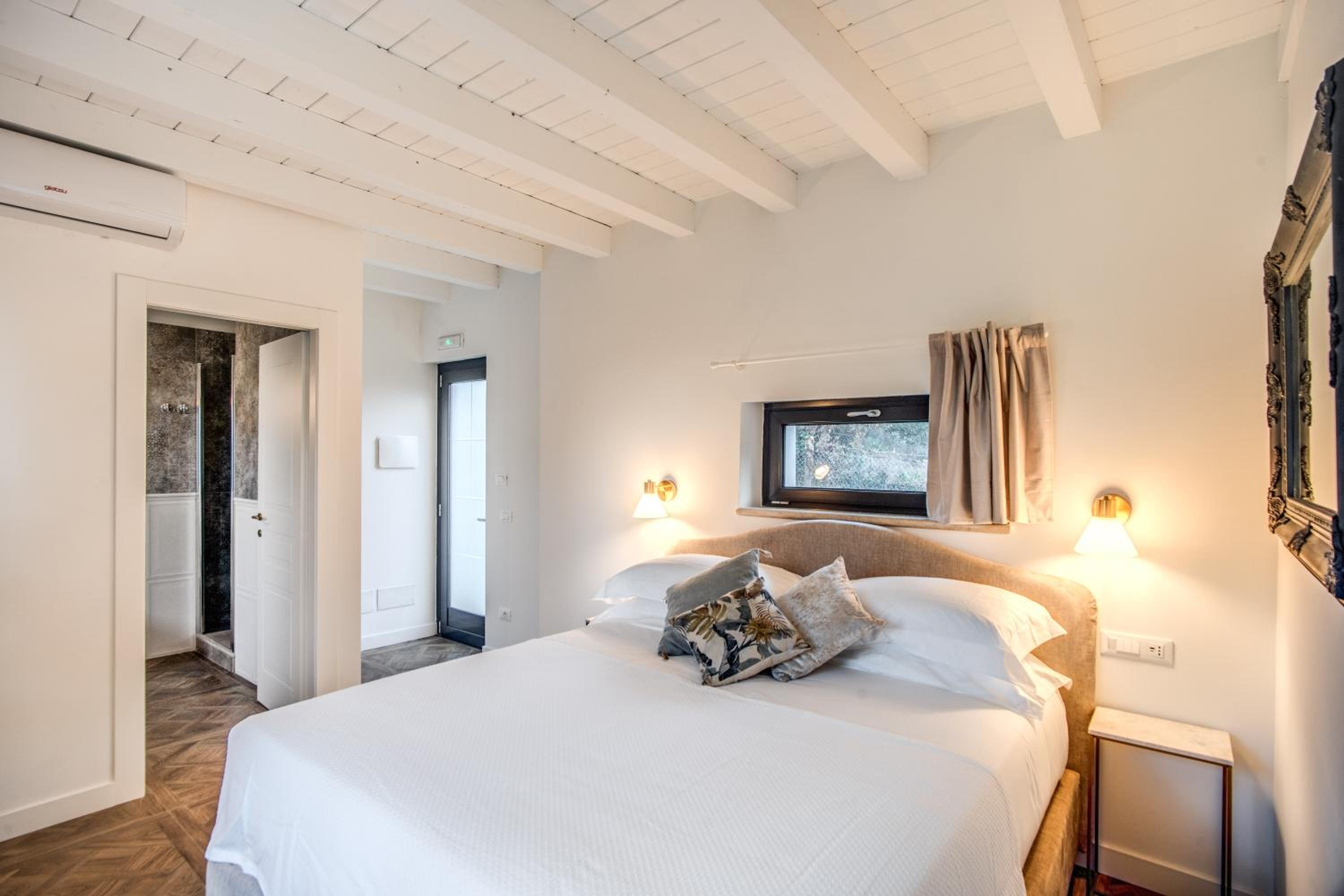 Double King Room with Garden - Photo 4