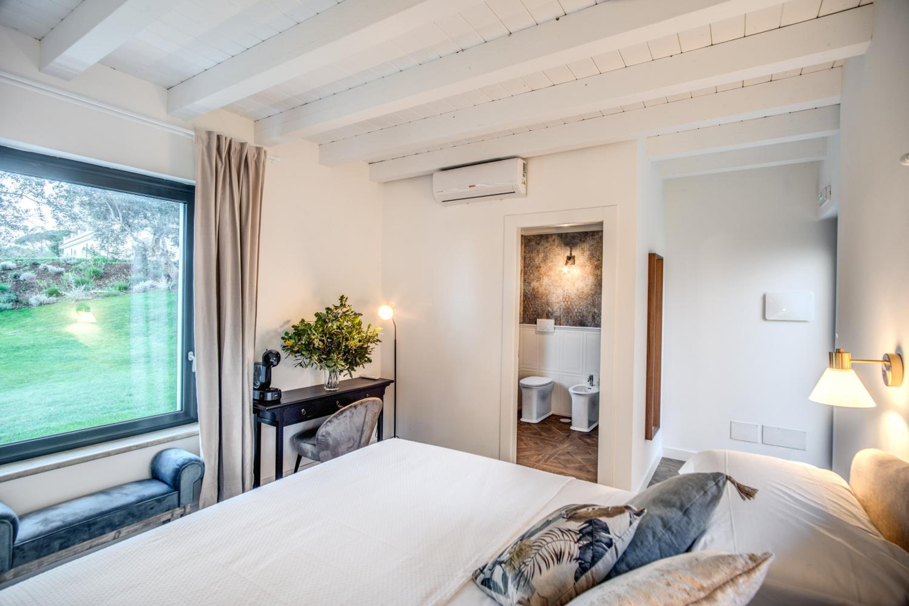Double King Room with Garden - Photo 2