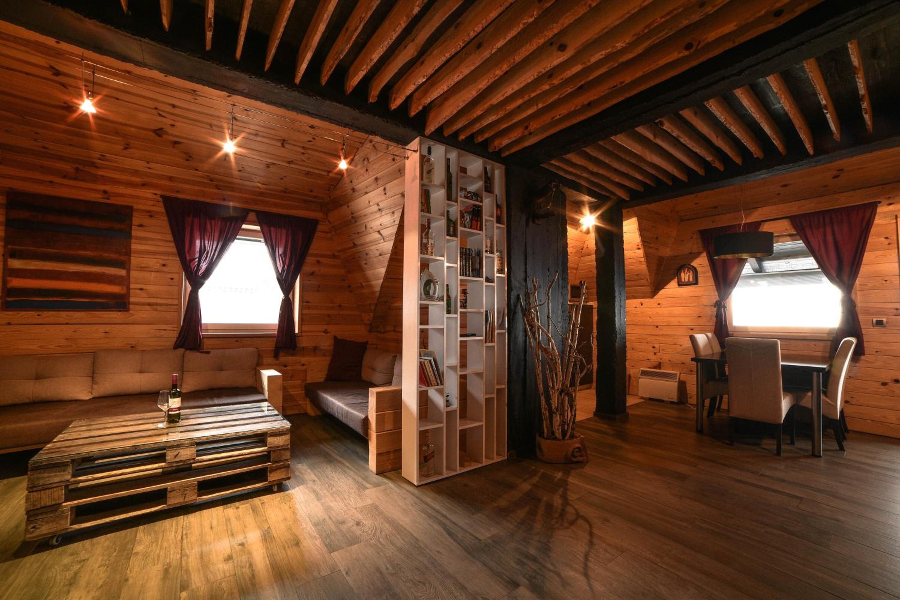 Luxury Two-Bedroom Apartment with Mountain View