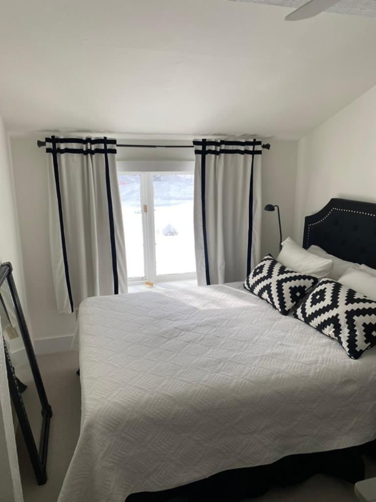 Three-Bedroom Apartment photo 1