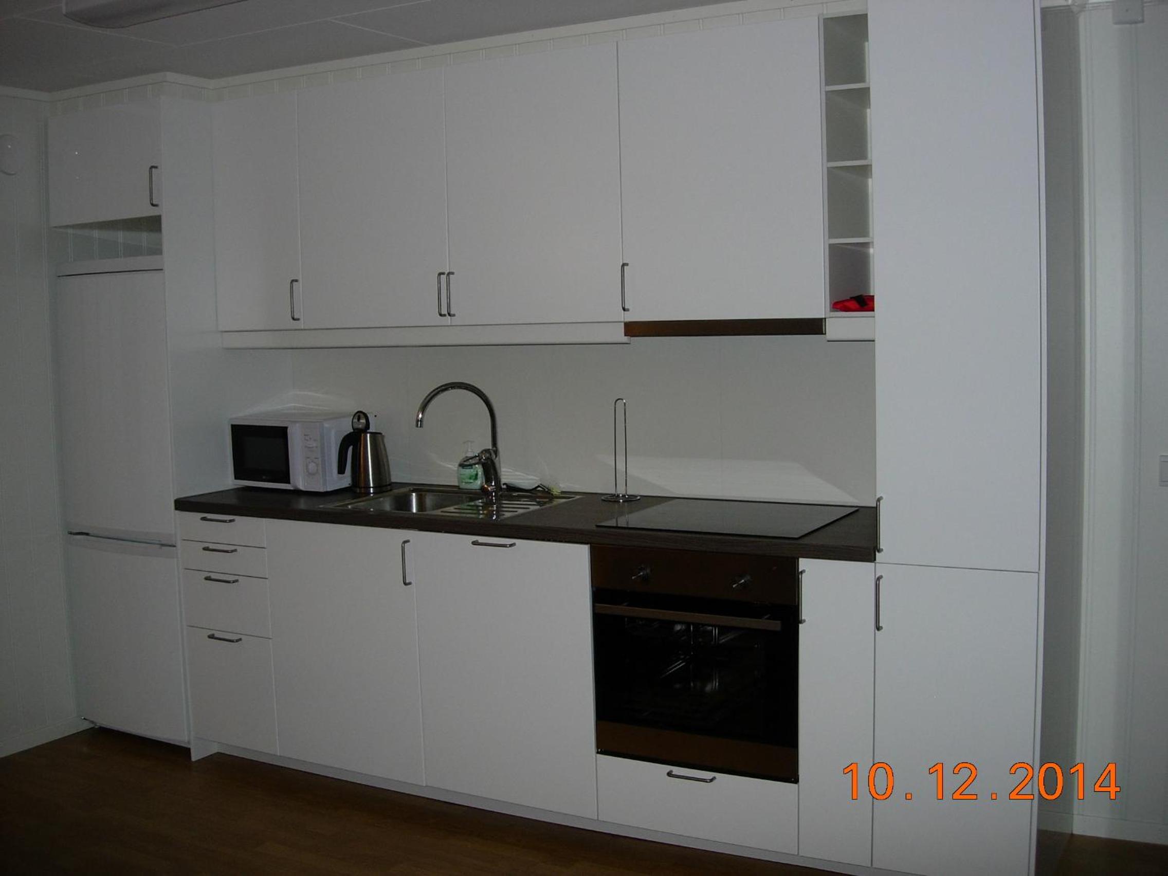 Two-Bedroom Apartment with Lake View - Photo 3