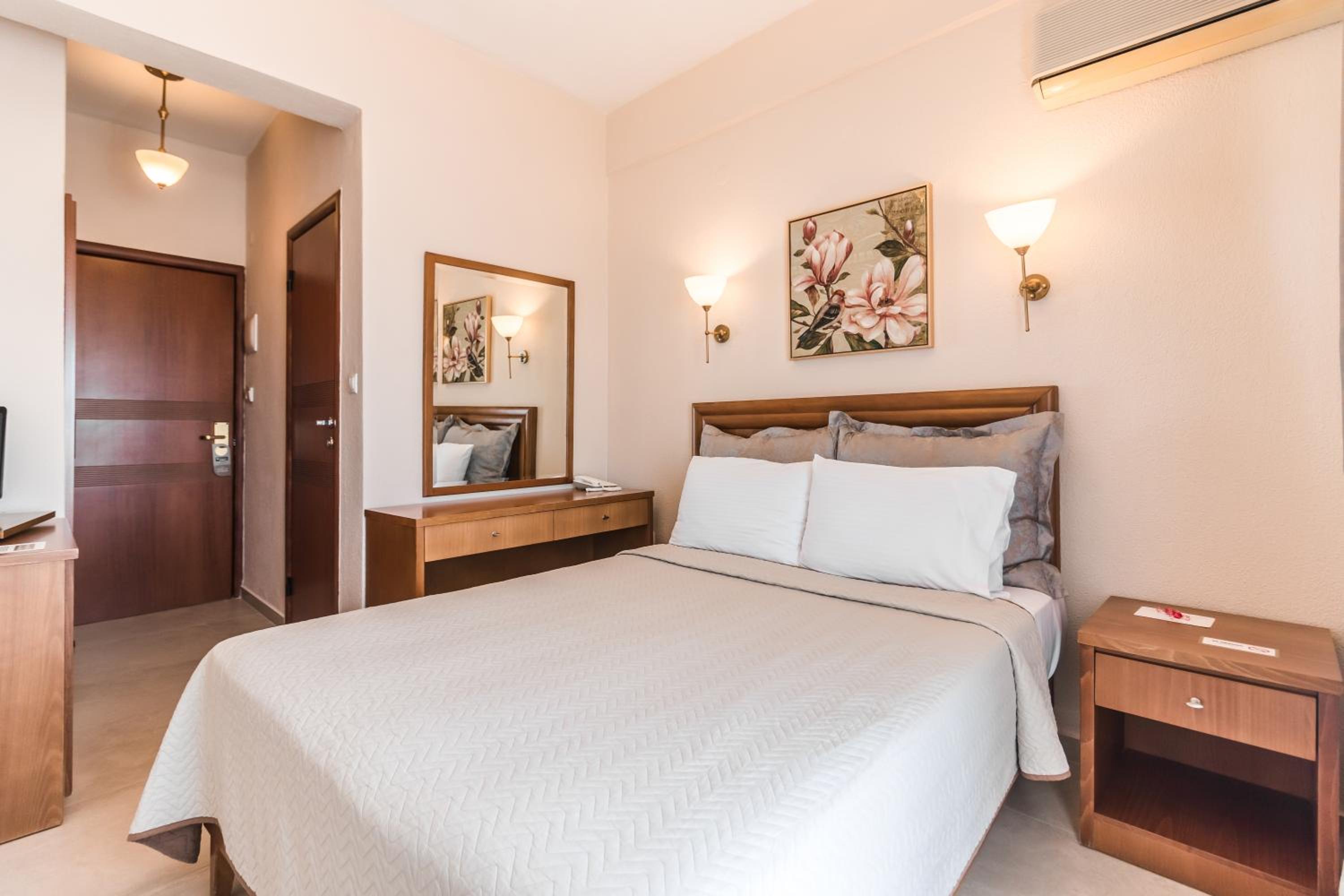 Double Room - Photo 6