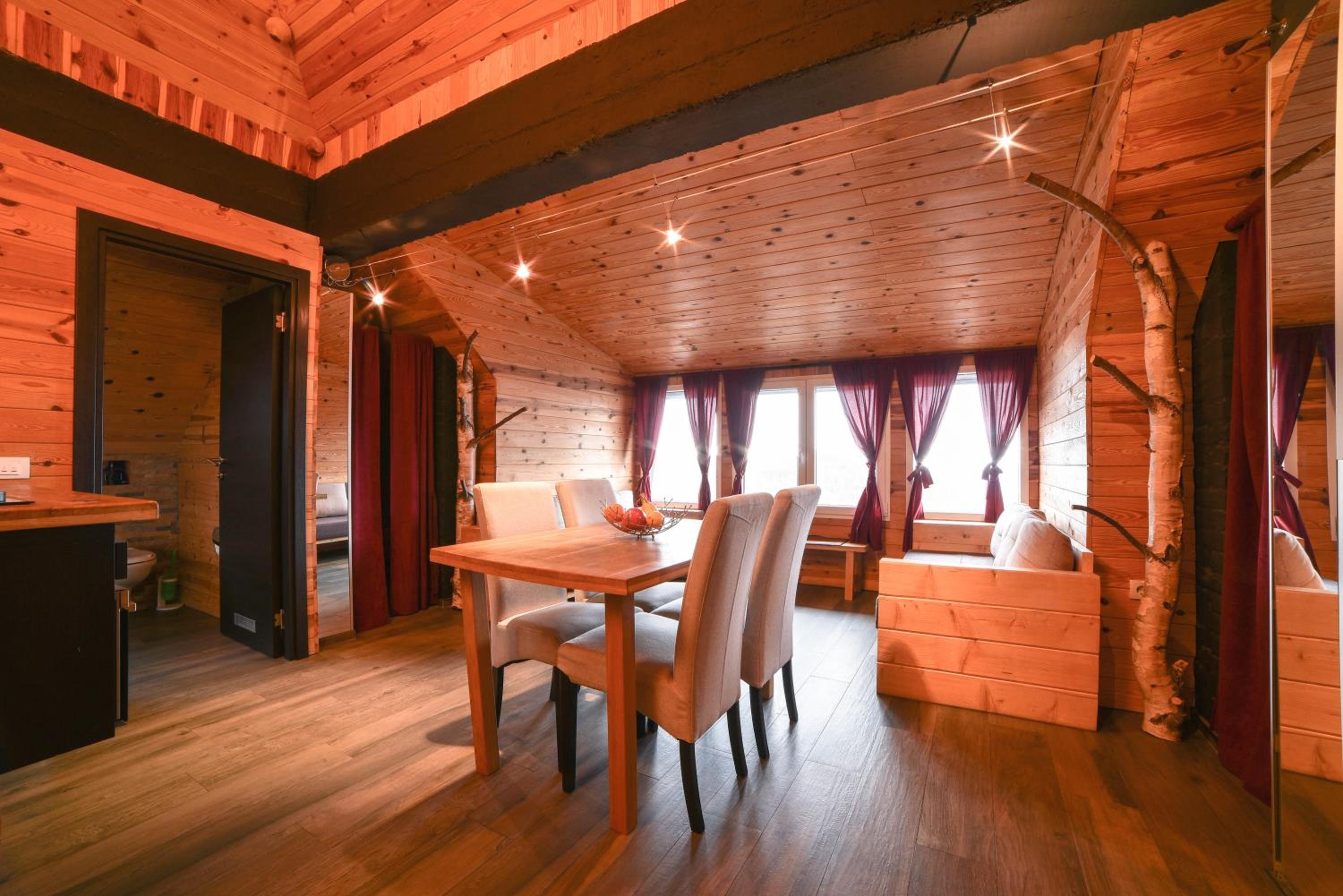 One-Bedroom Apartment with Mountain View