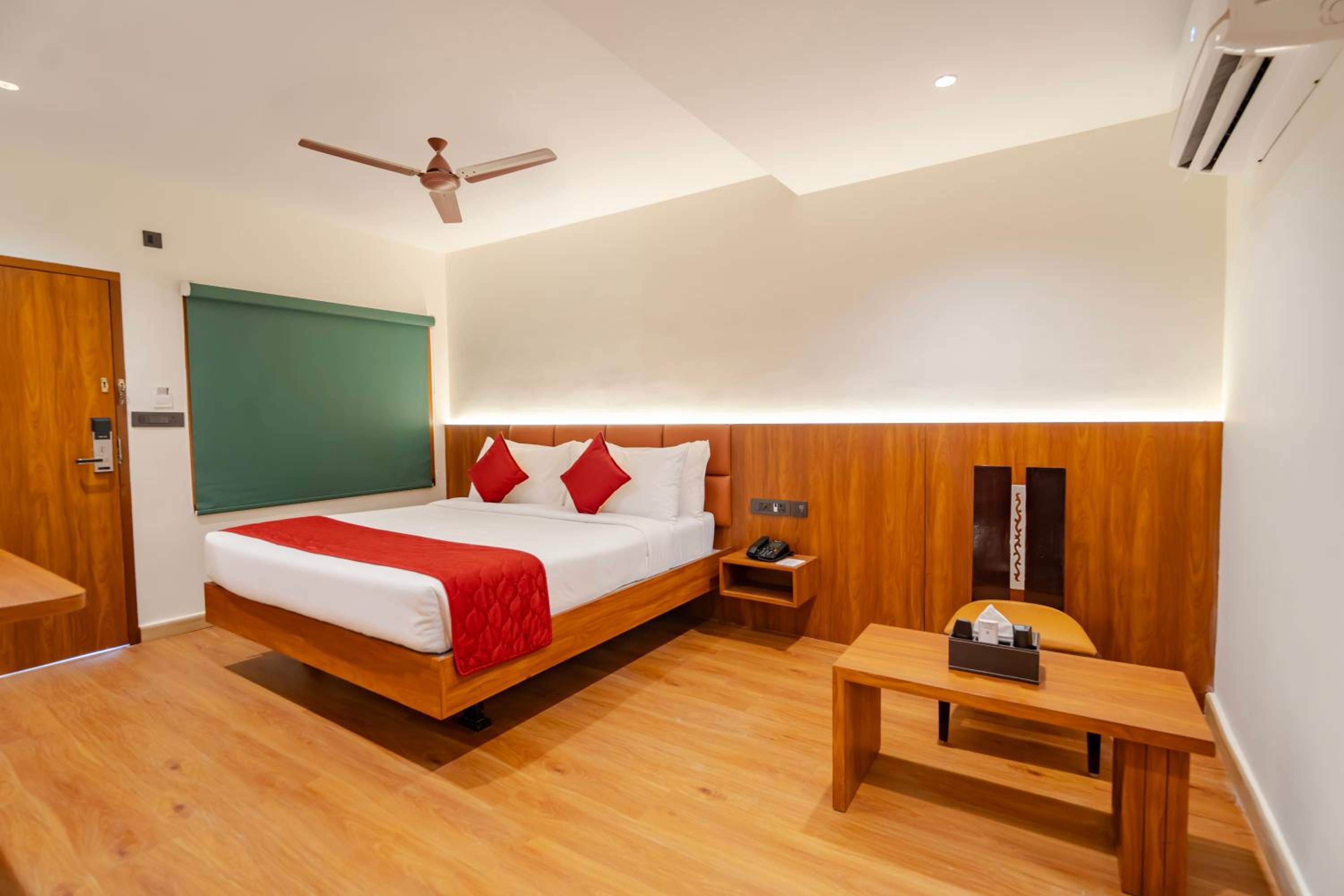 Deluxe Queen Room, photo 6