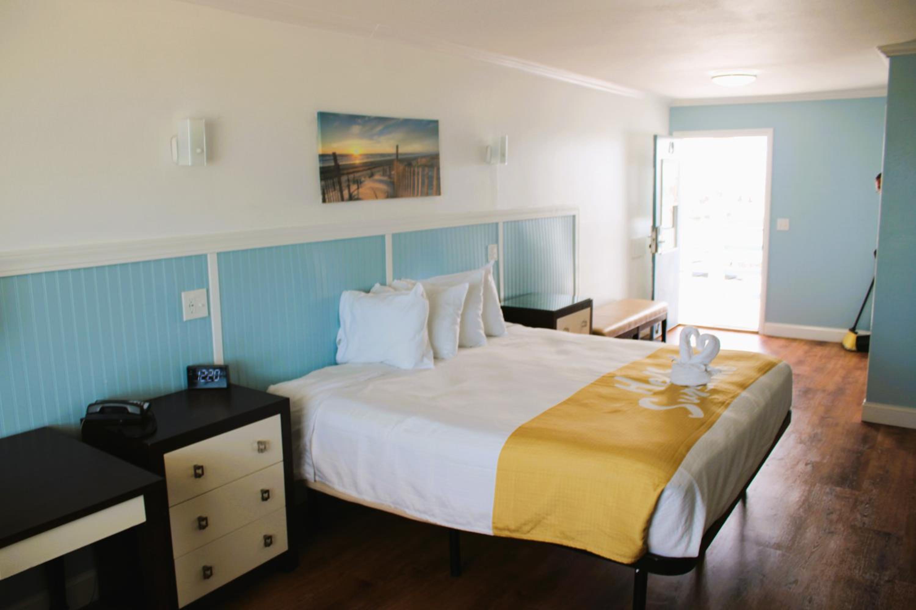 King Bed Room With Whirl Pool Tub Ocean Front- Third Floor - Photo 3