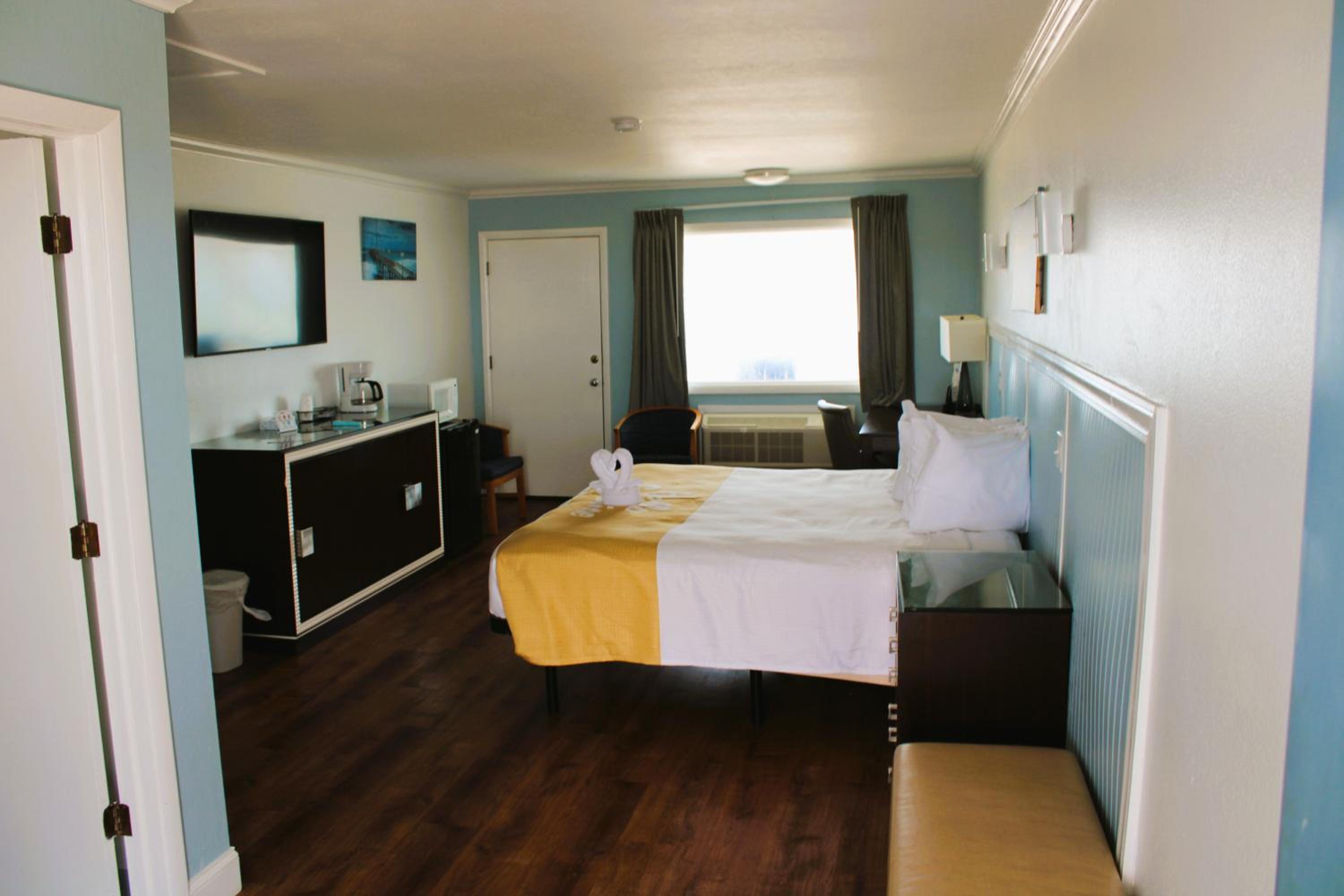 King Bed Room With Whirl Pool Tub Ocean Front- Third Floor - Photo 2