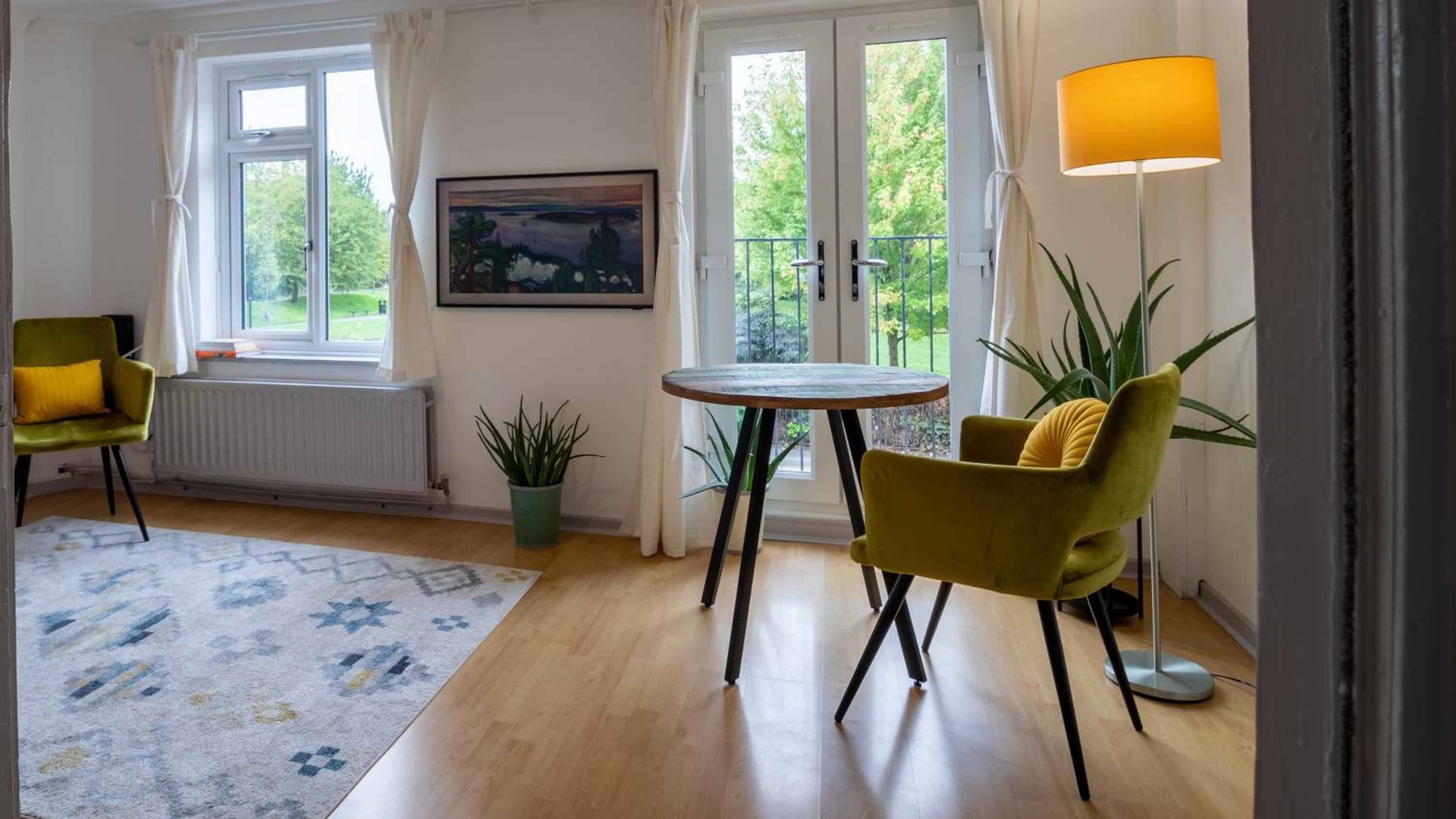 Three-Bedroom House photo 3