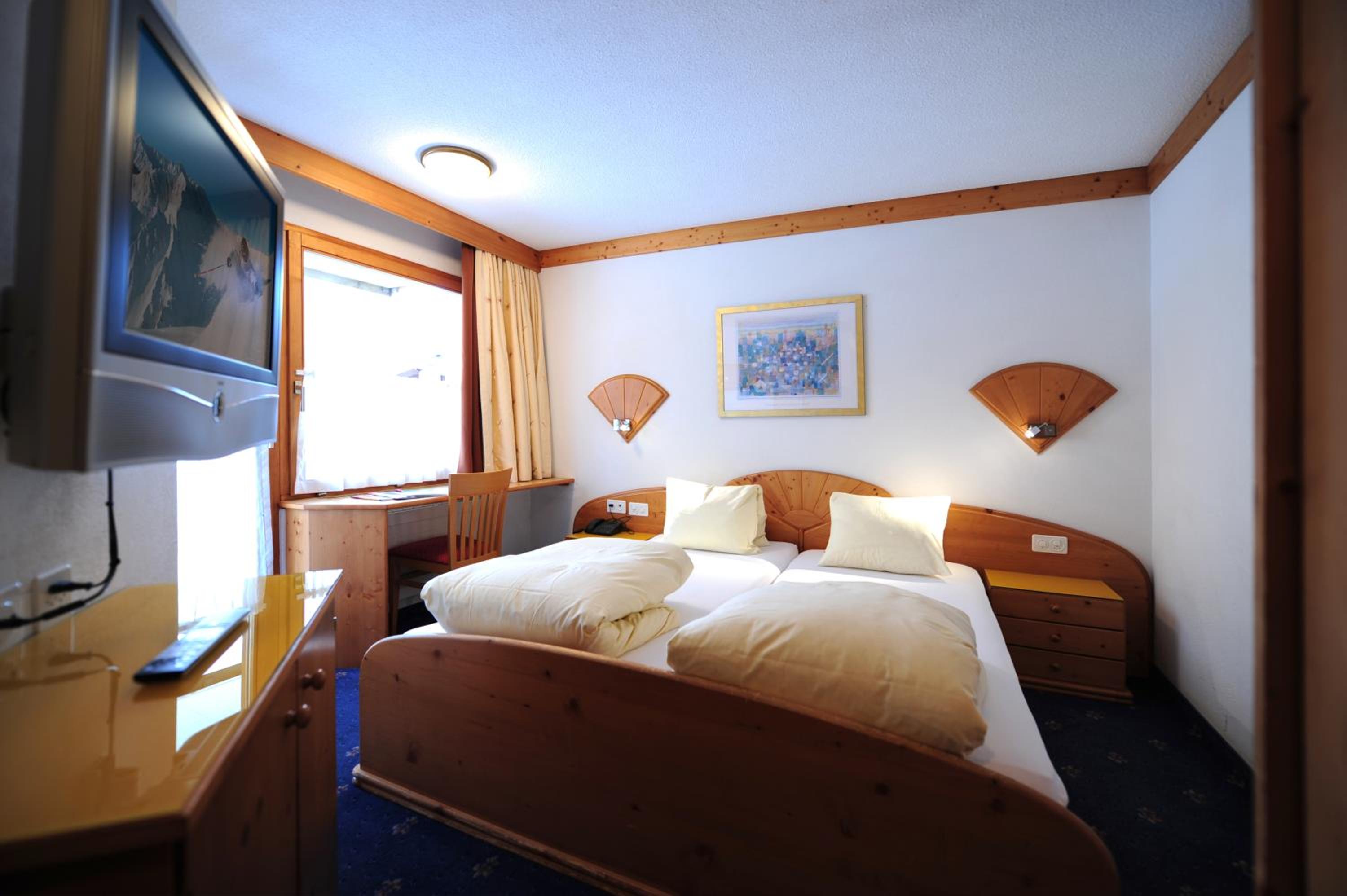 Standard Double Room with Balcony photo 2