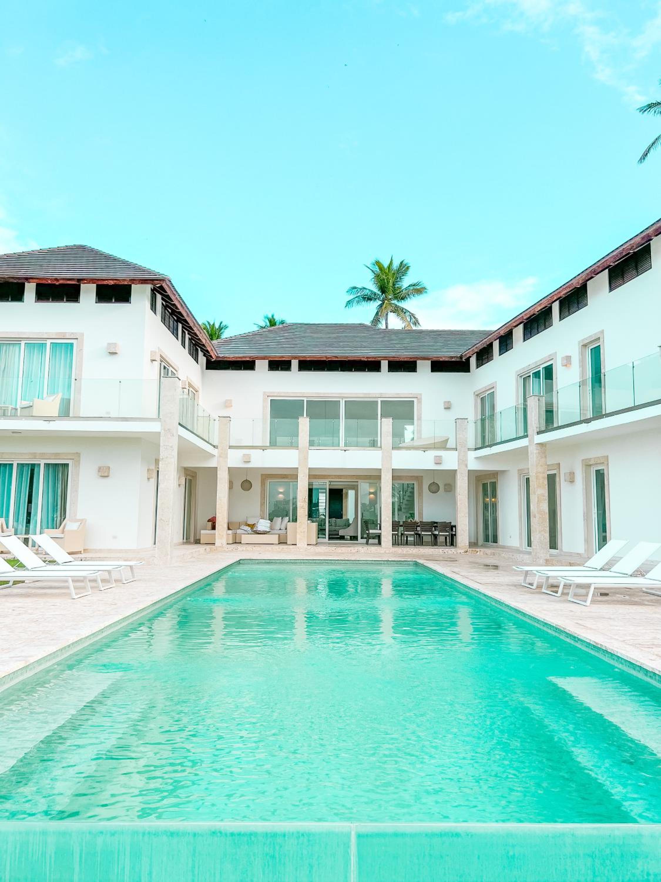 Sapphire Six Bedroom Villa - Photo 2