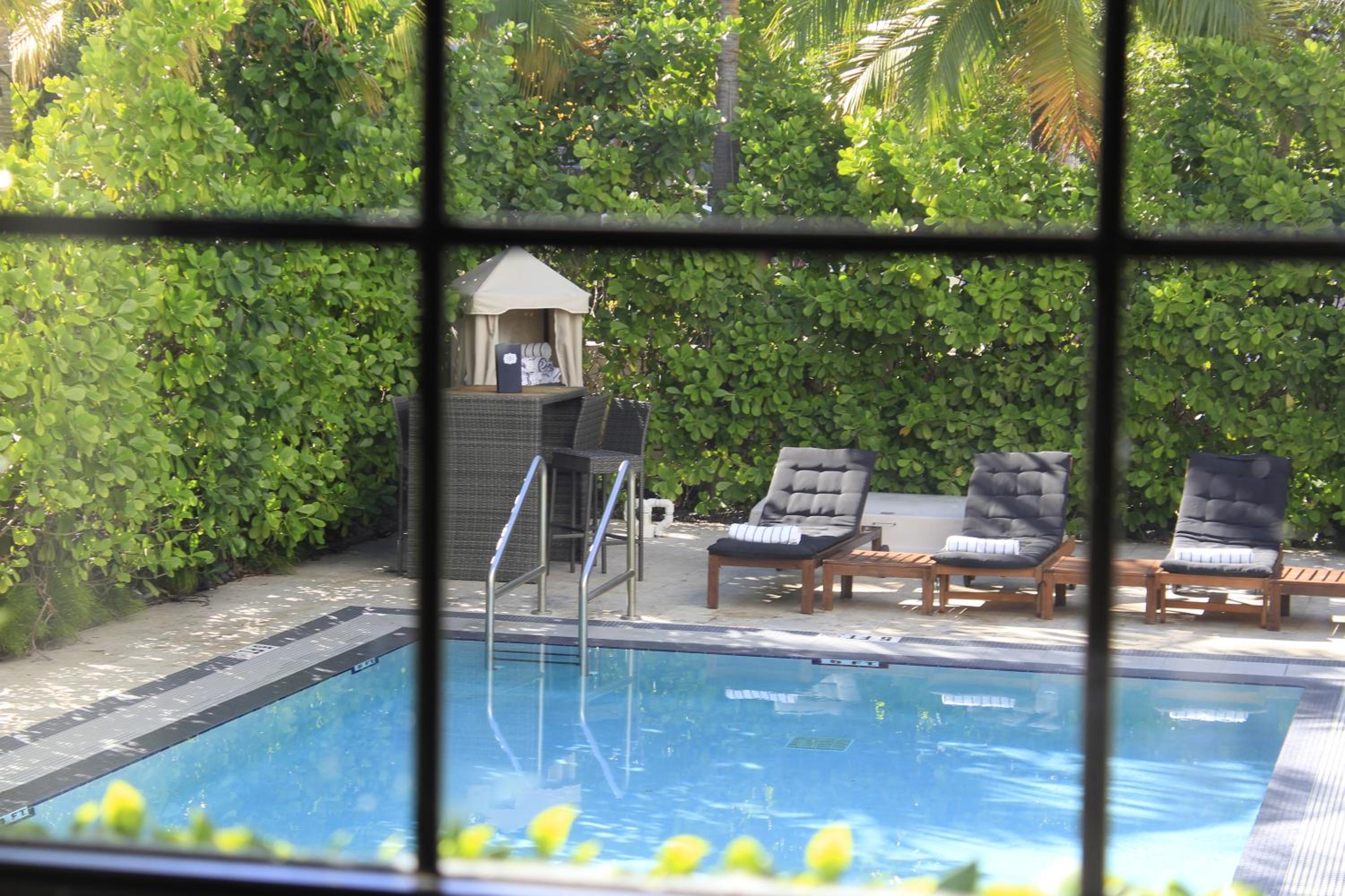 Luxury King Pool View - Photo 3