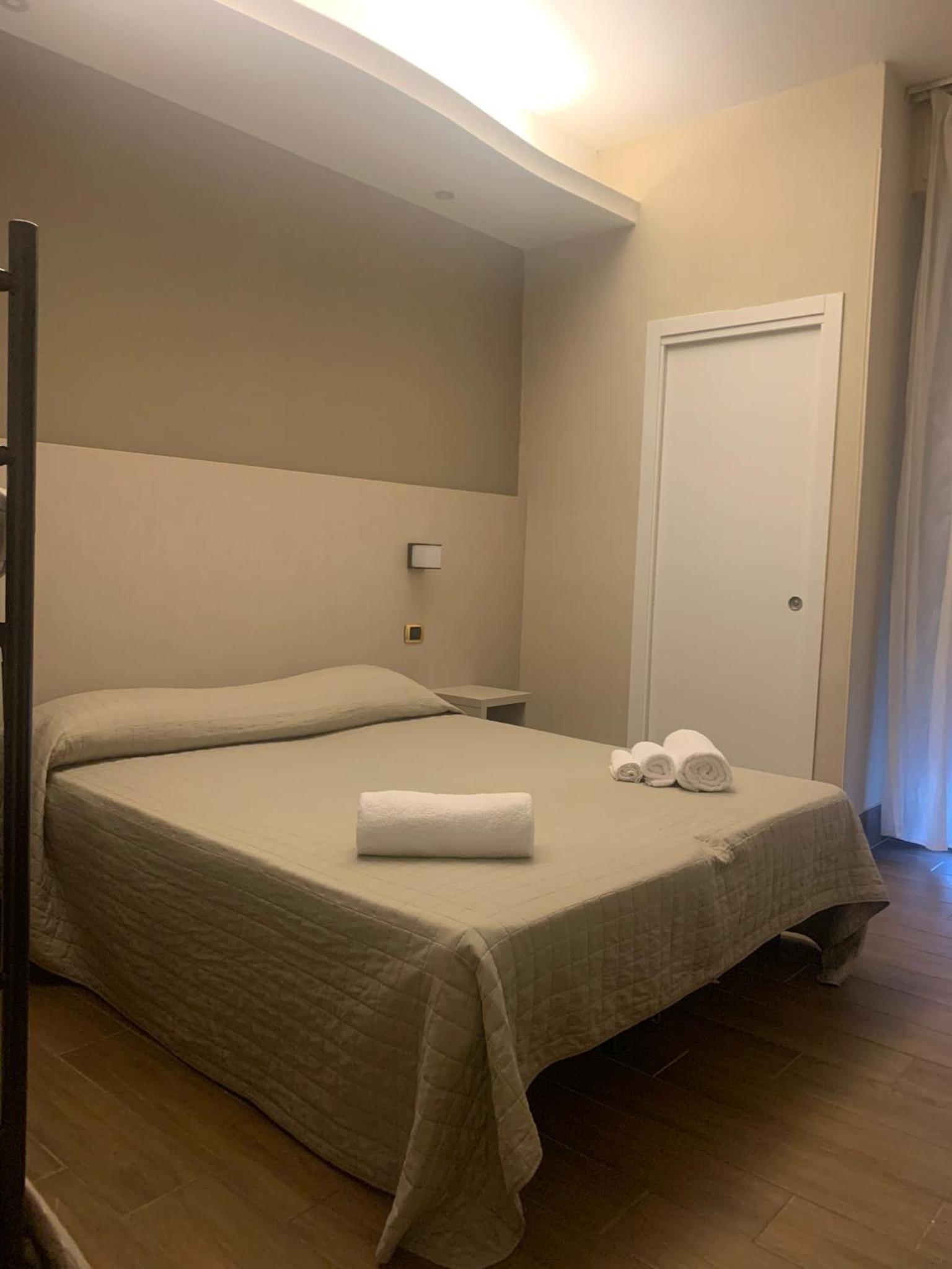 Double or Twin Room - Photo 3