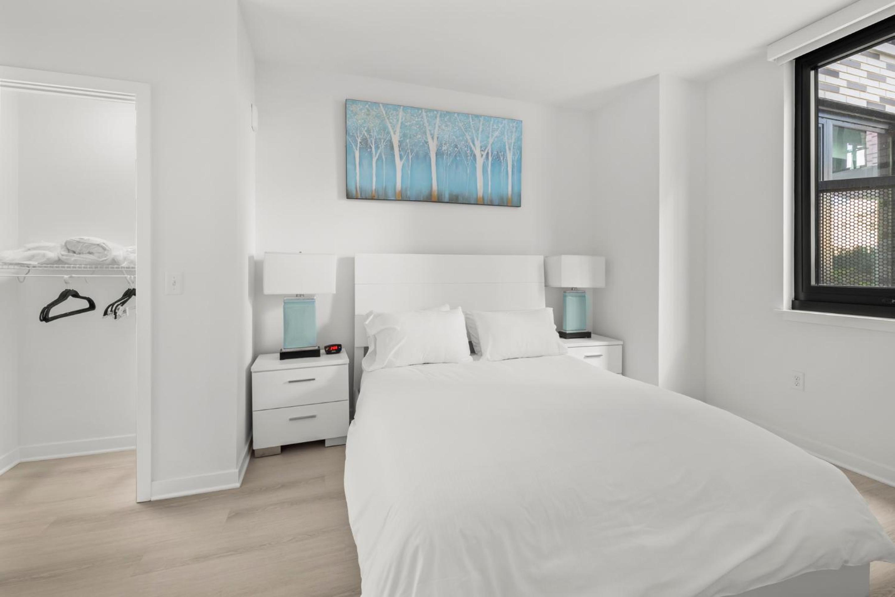 Deluxe Two Bedroom Apartment with Balcony - Photo 11