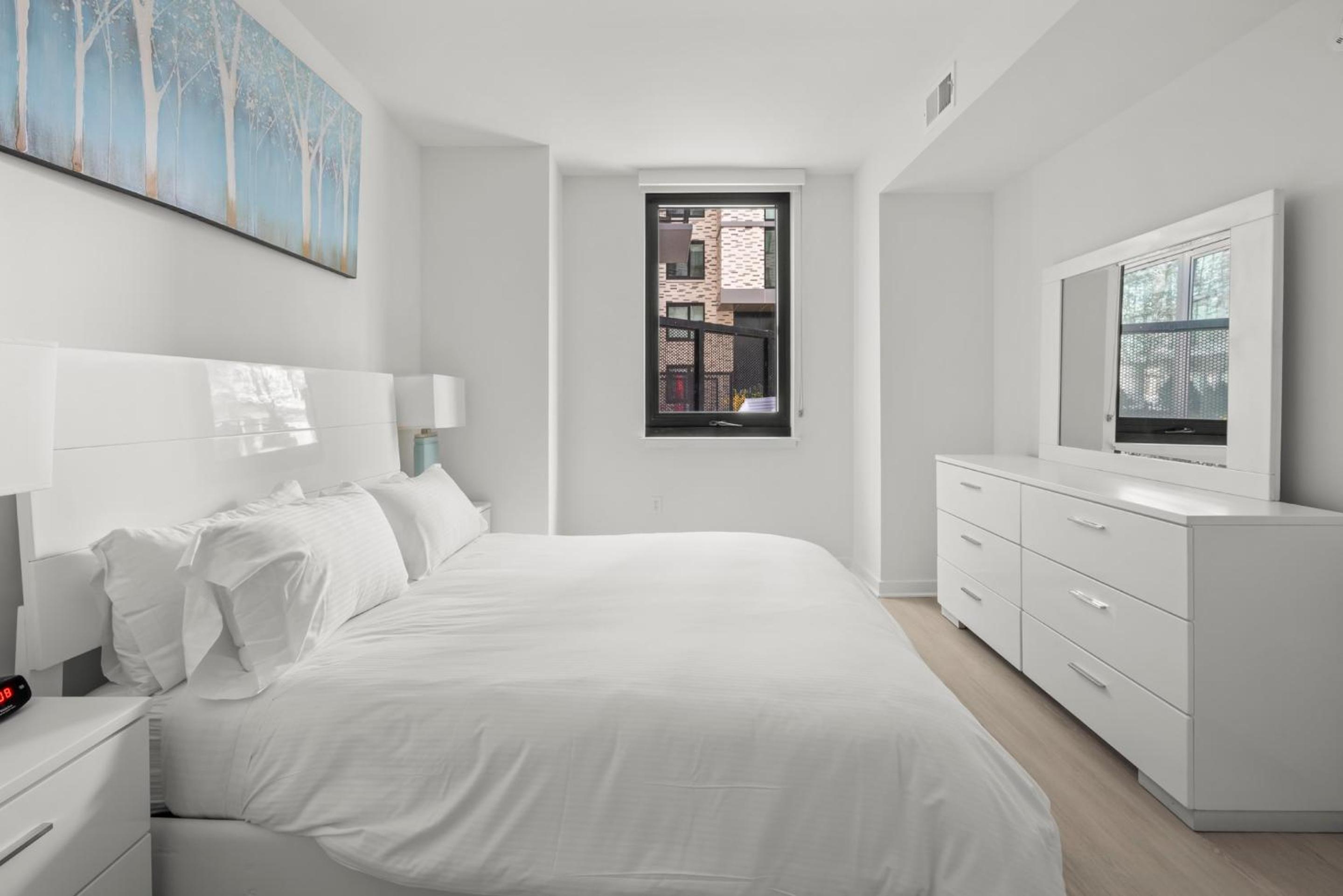 Deluxe Two Bedroom Apartment with Balcony - Photo 5