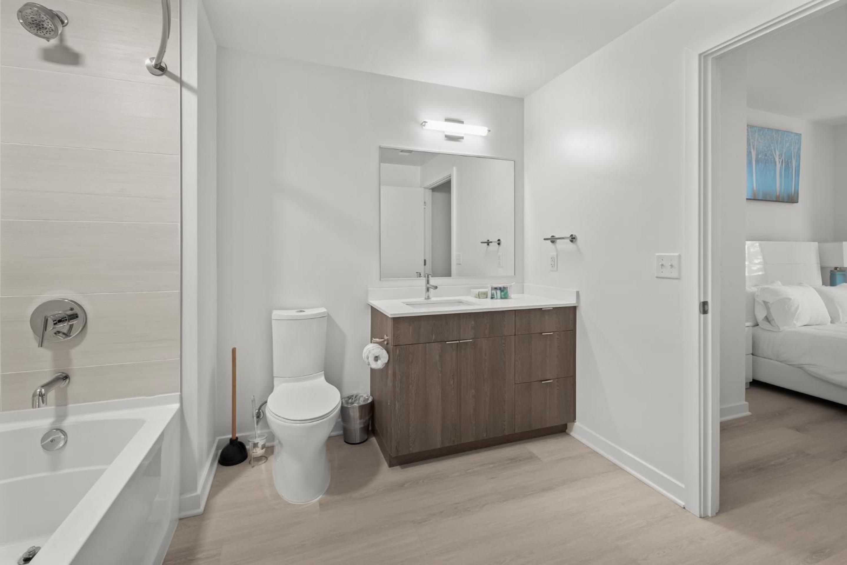 Deluxe Two Bedroom Apartment with Balcony - Photo 7