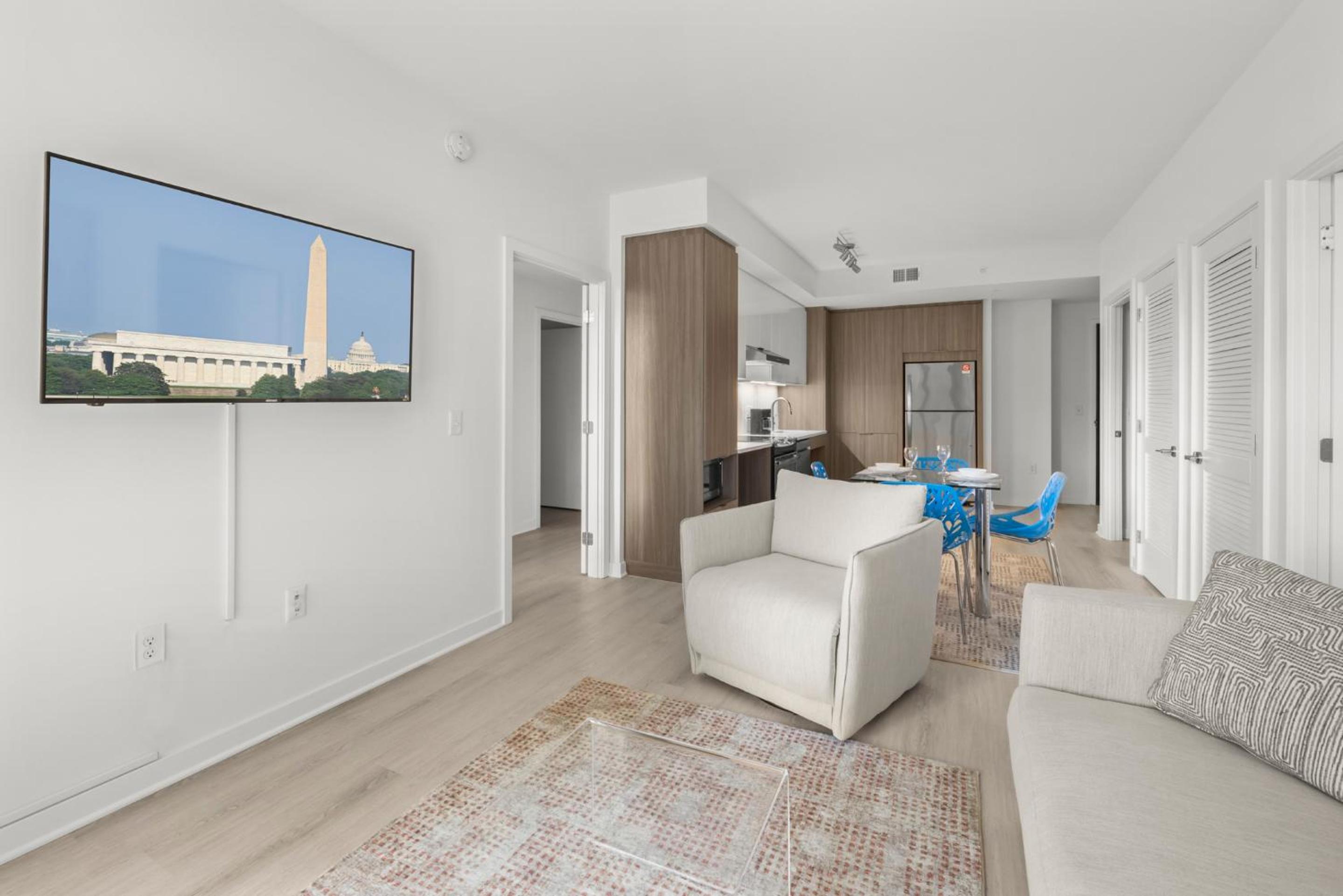 Deluxe Two Bedroom Apartment with Balcony - Photo 18