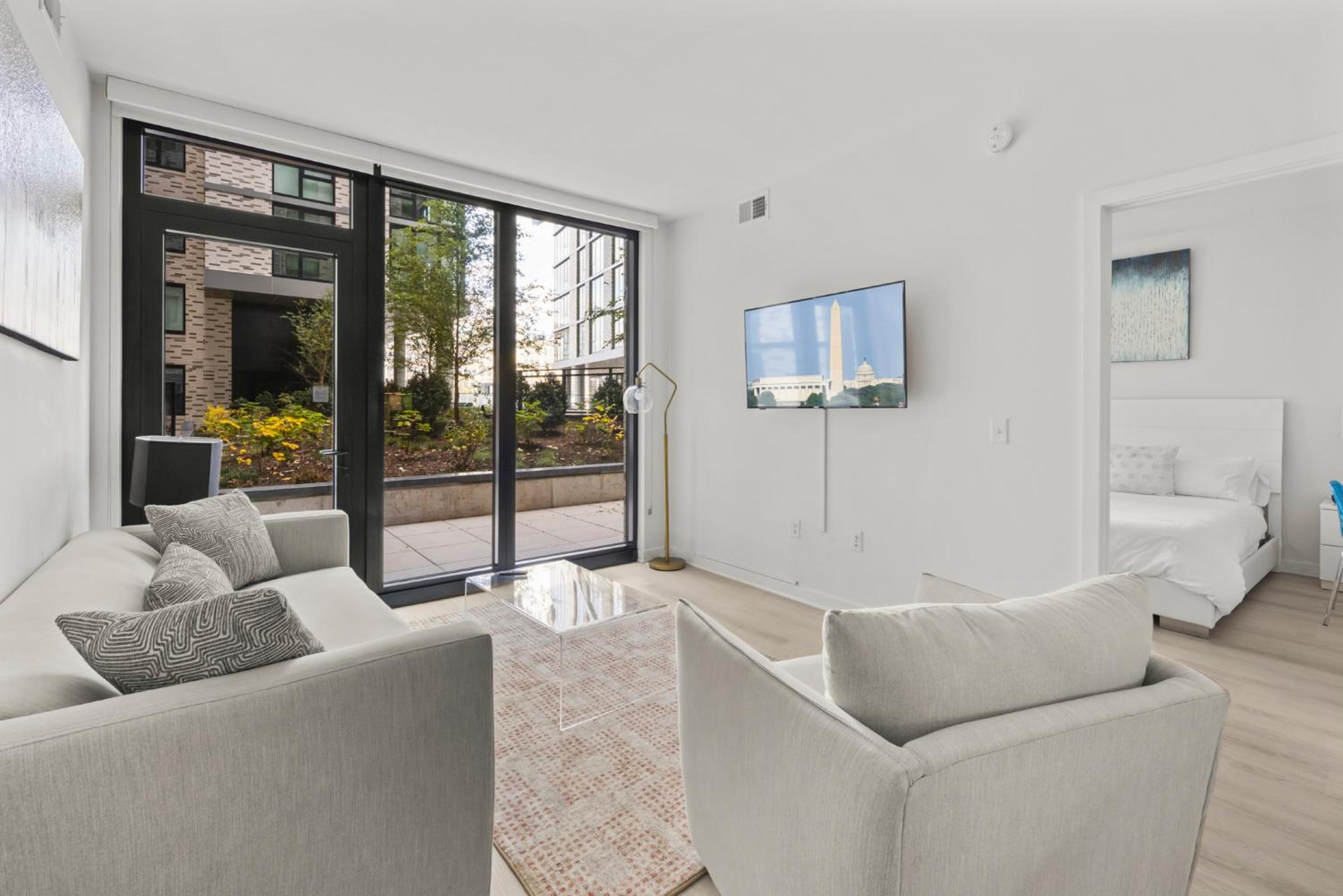 Deluxe Two Bedroom Apartment with Balcony - Photo 1