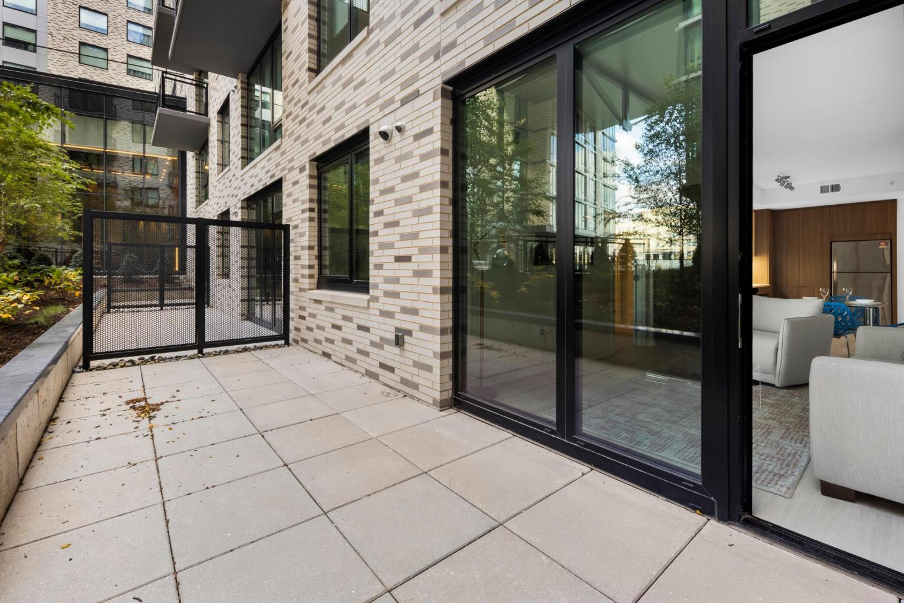 Deluxe Two Bedroom Apartment with Balcony - Photo 17