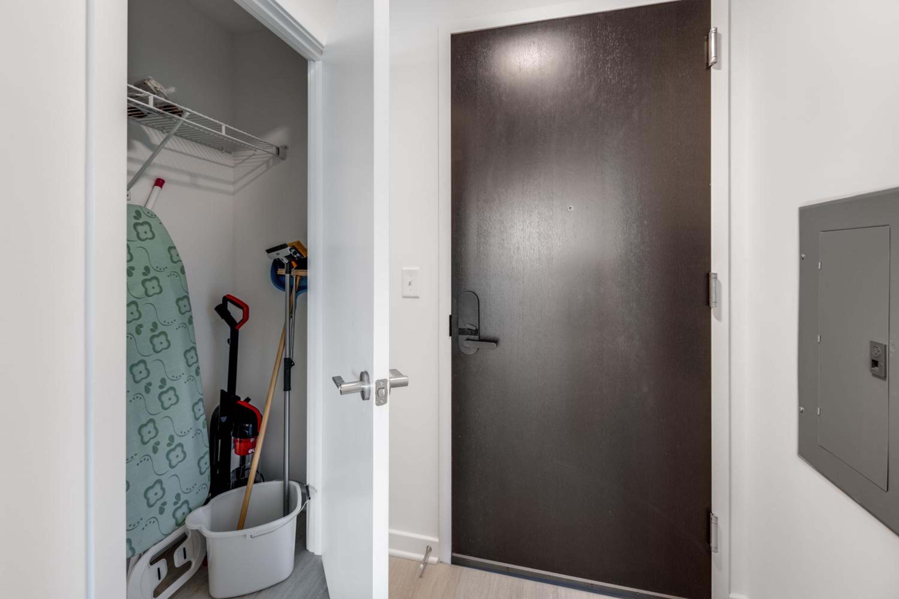 One Bedroom with Balcony - Photo 12