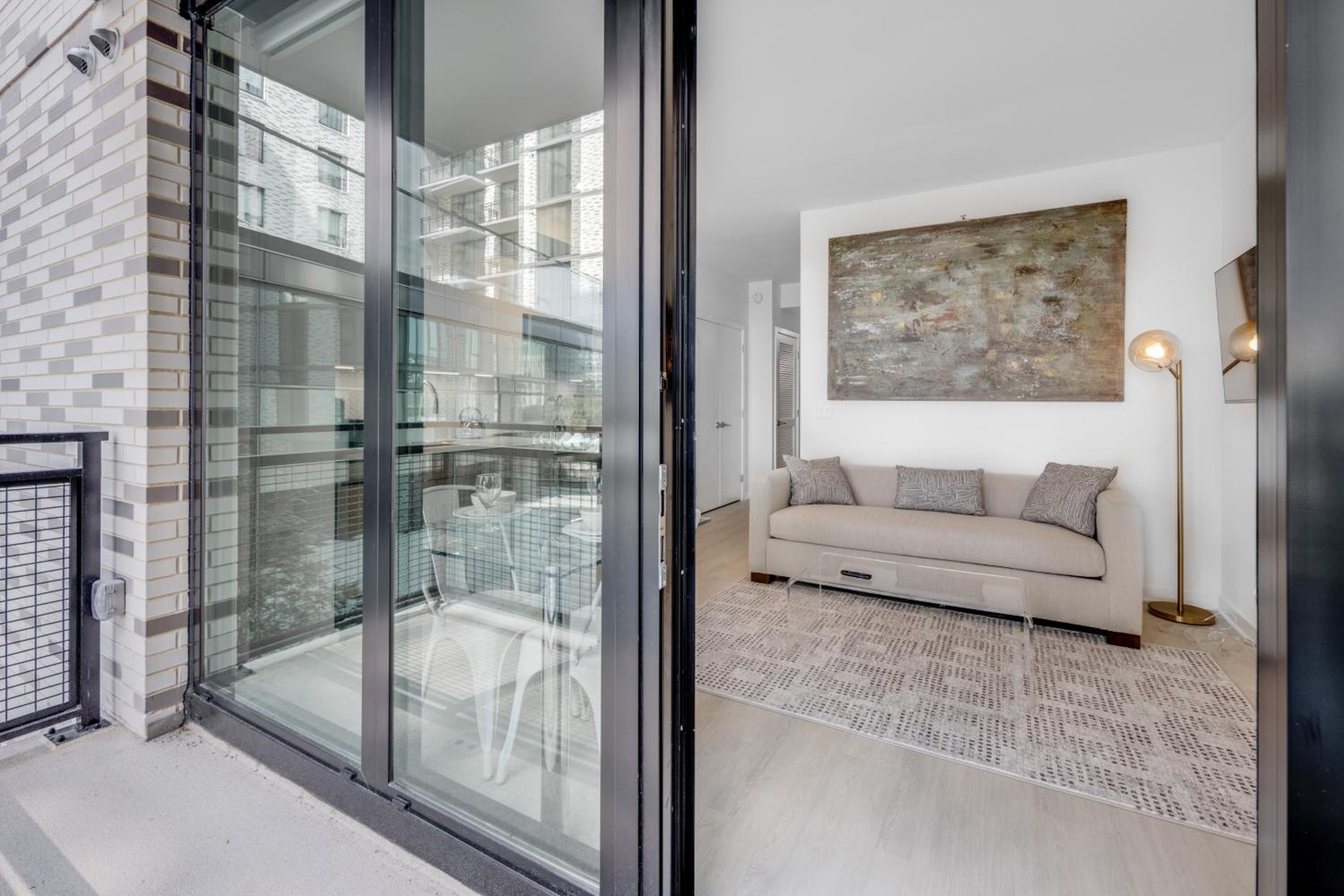 One Bedroom with Balcony - Photo 4