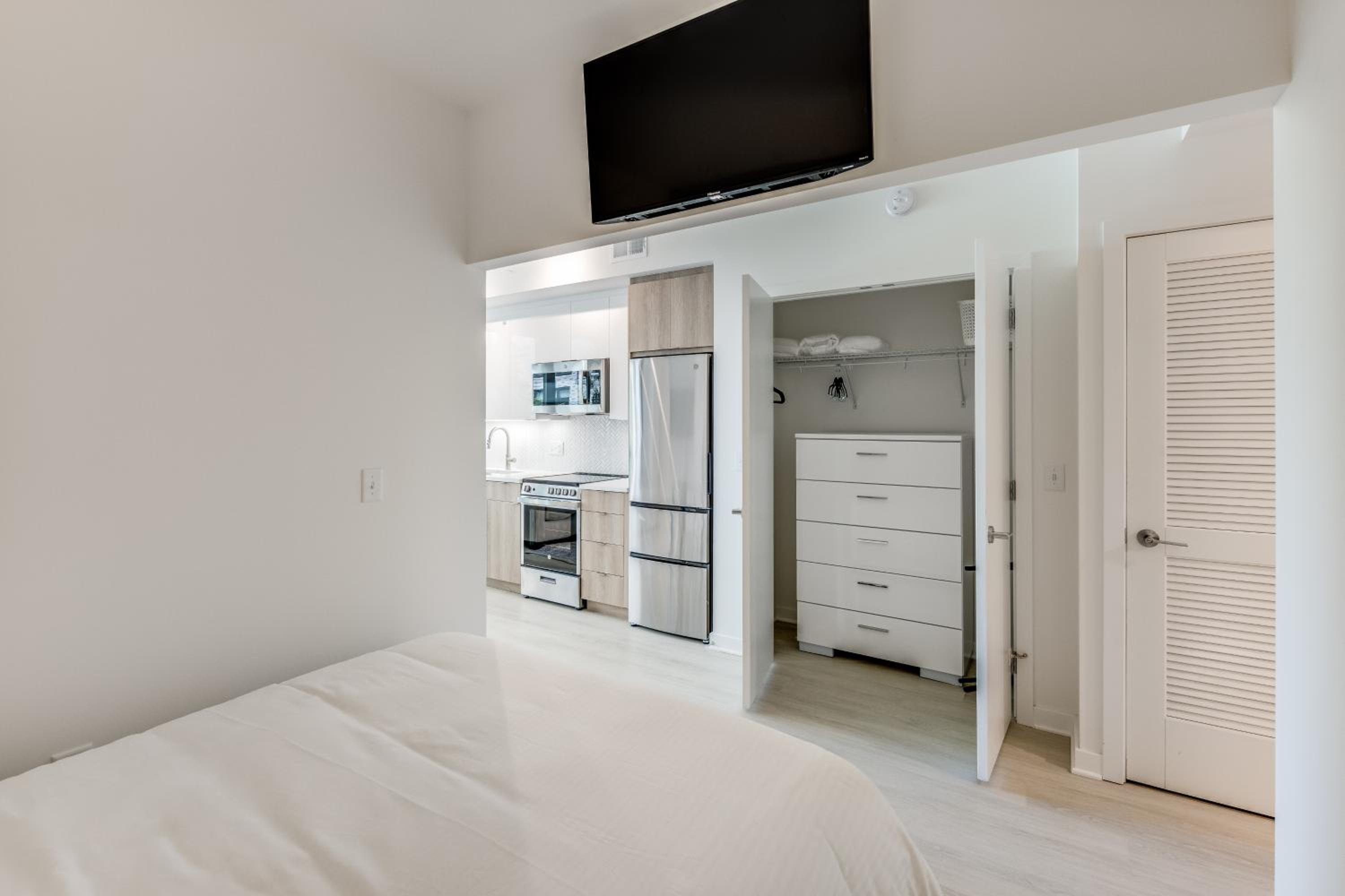 One Bedroom with Balcony - Photo 11