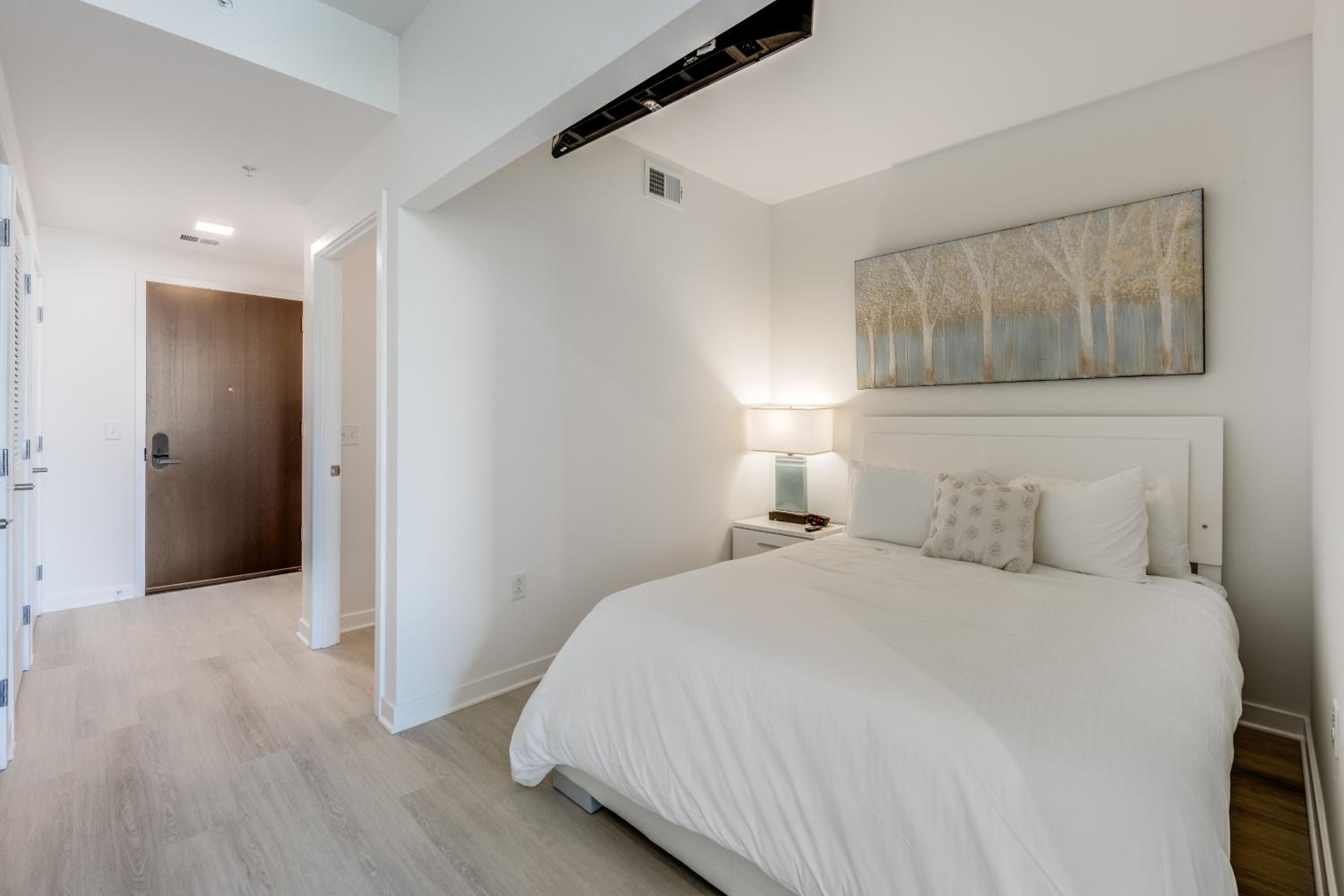 One Bedroom with Balcony - Photo 10