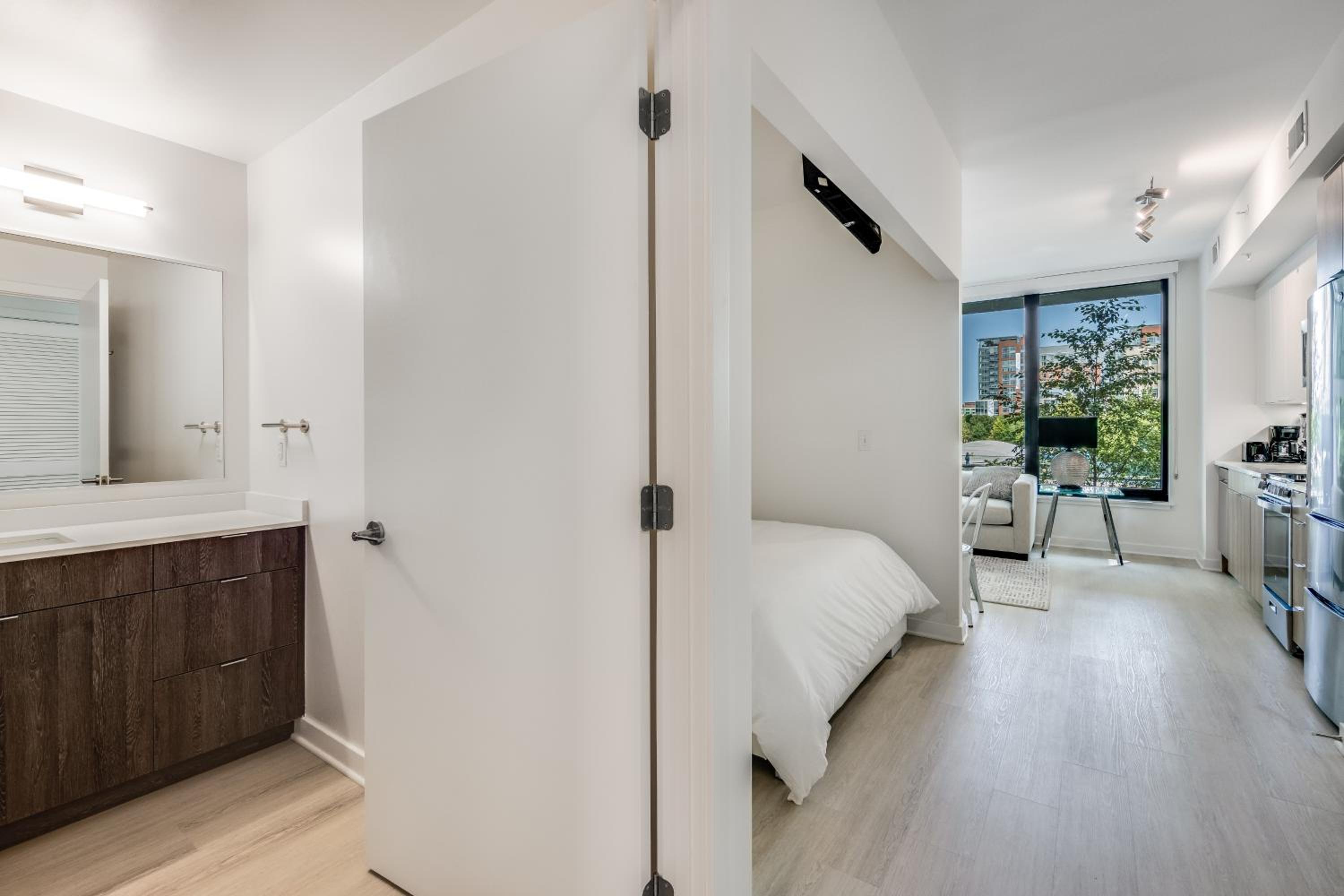 One Bedroom with Balcony - Photo 6