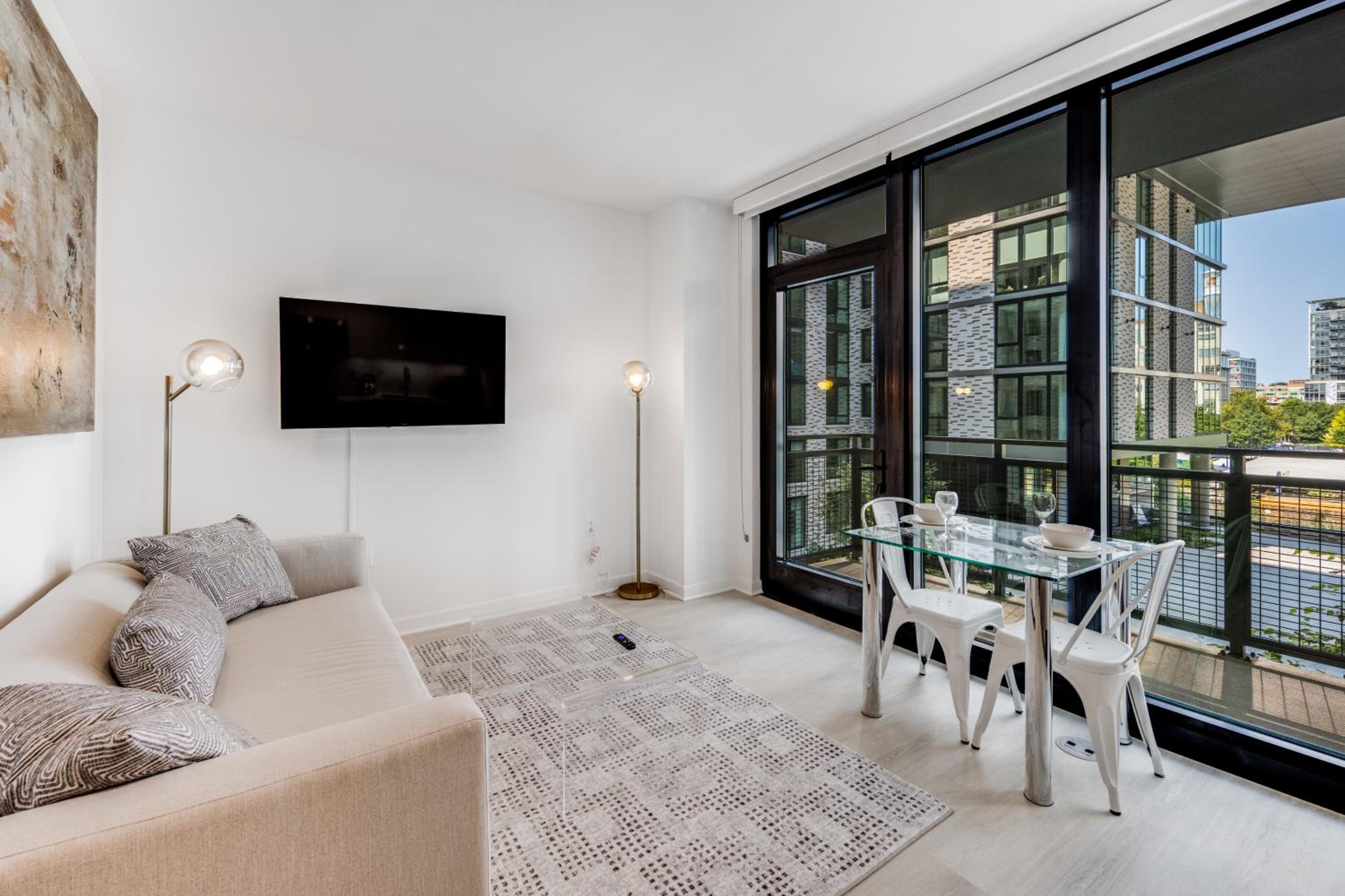 One Bedroom with Balcony - Photo 7